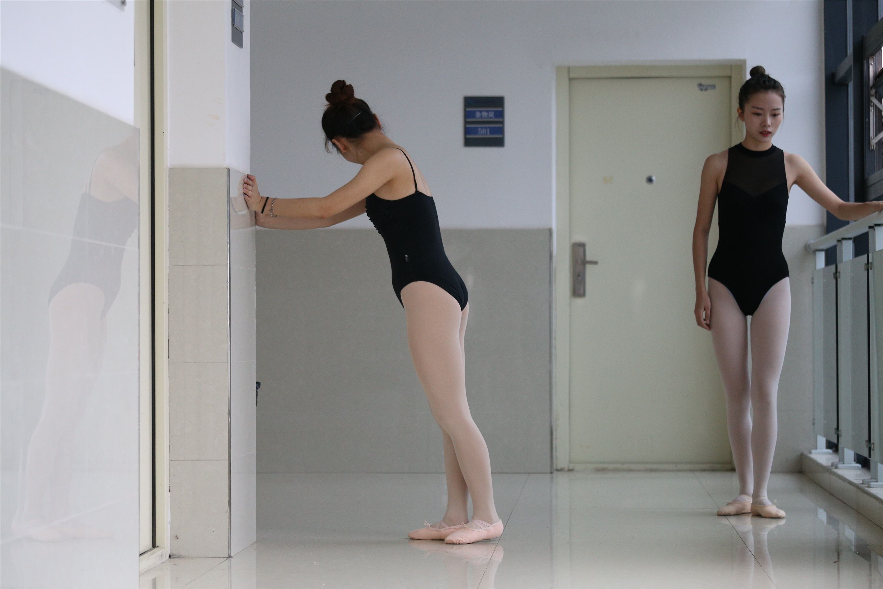 大西瓜美女图片 W013 舞蹈家4-双黑衣515p4