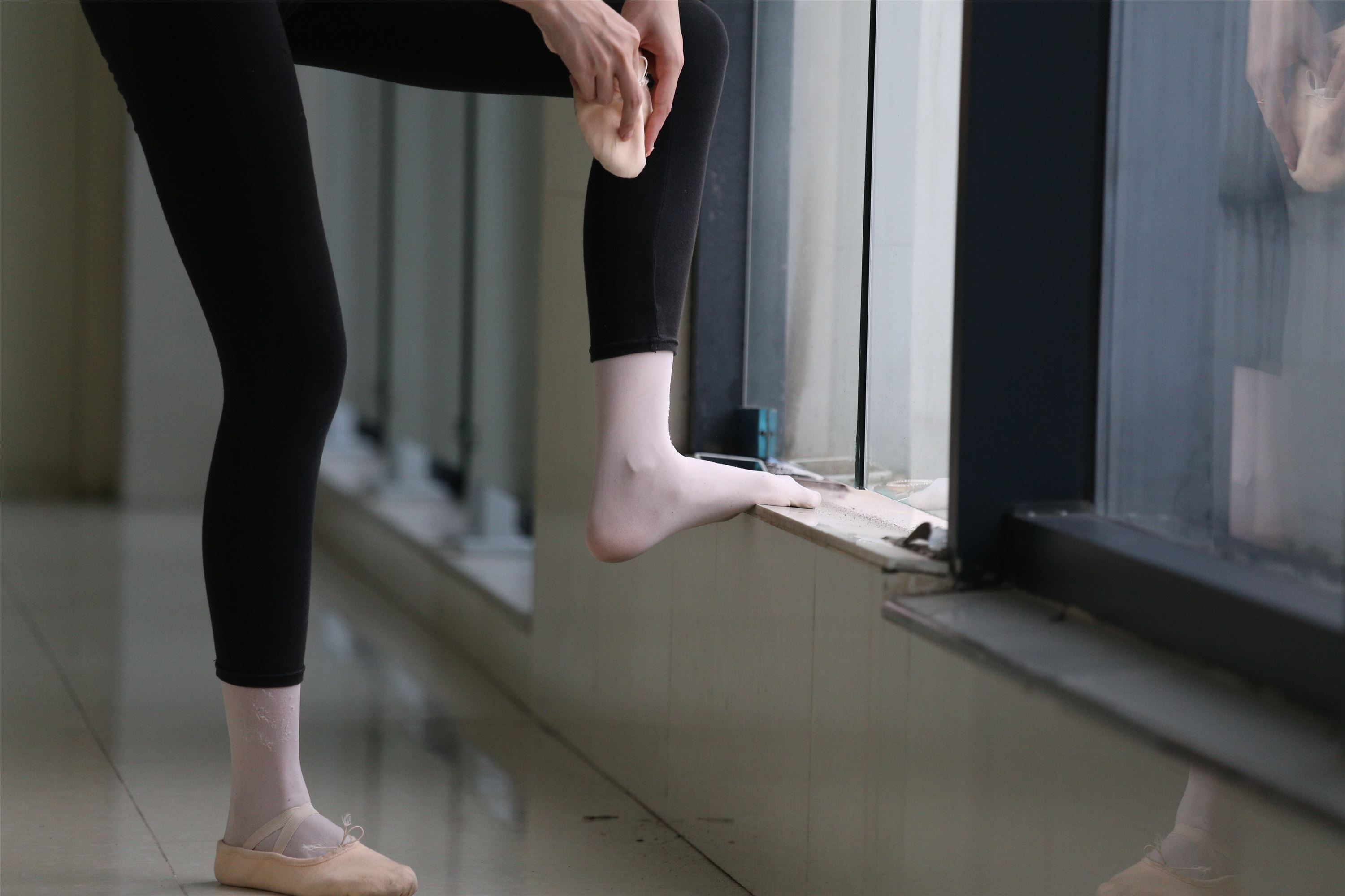 大西瓜美女图片 W013 舞蹈家4-双黑衣515p4