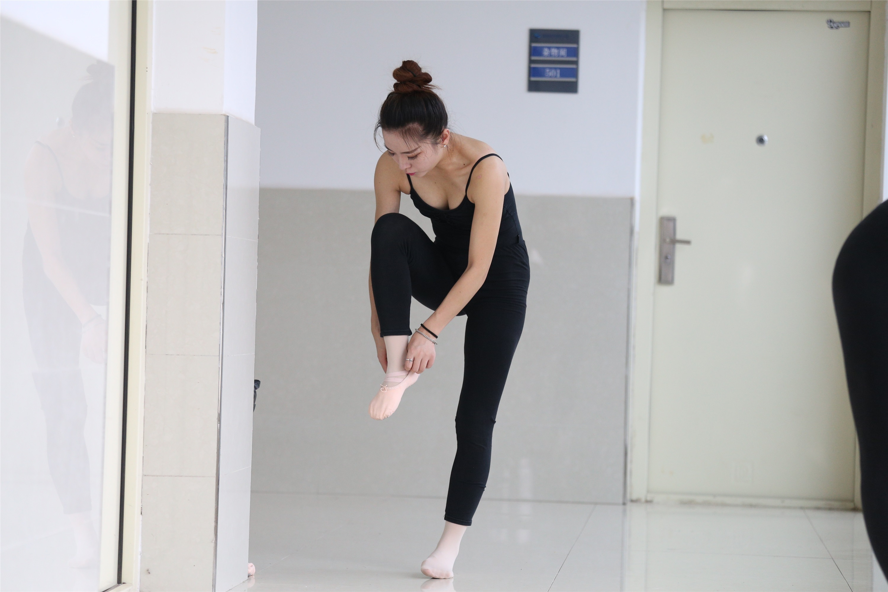 大西瓜美女图片 W013 舞蹈家4-双黑衣515p4