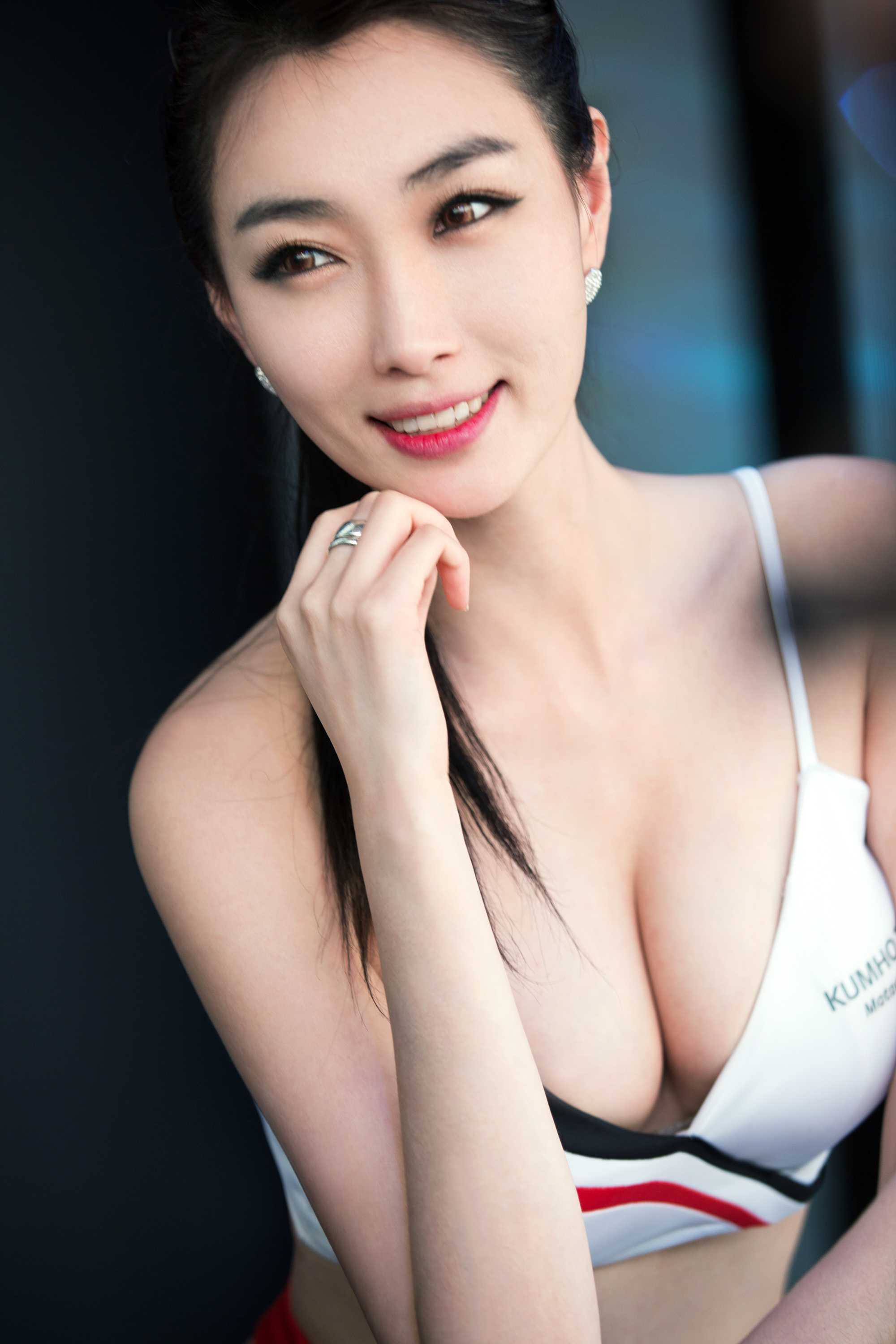 2014北京车展性感高挑车模精选套图