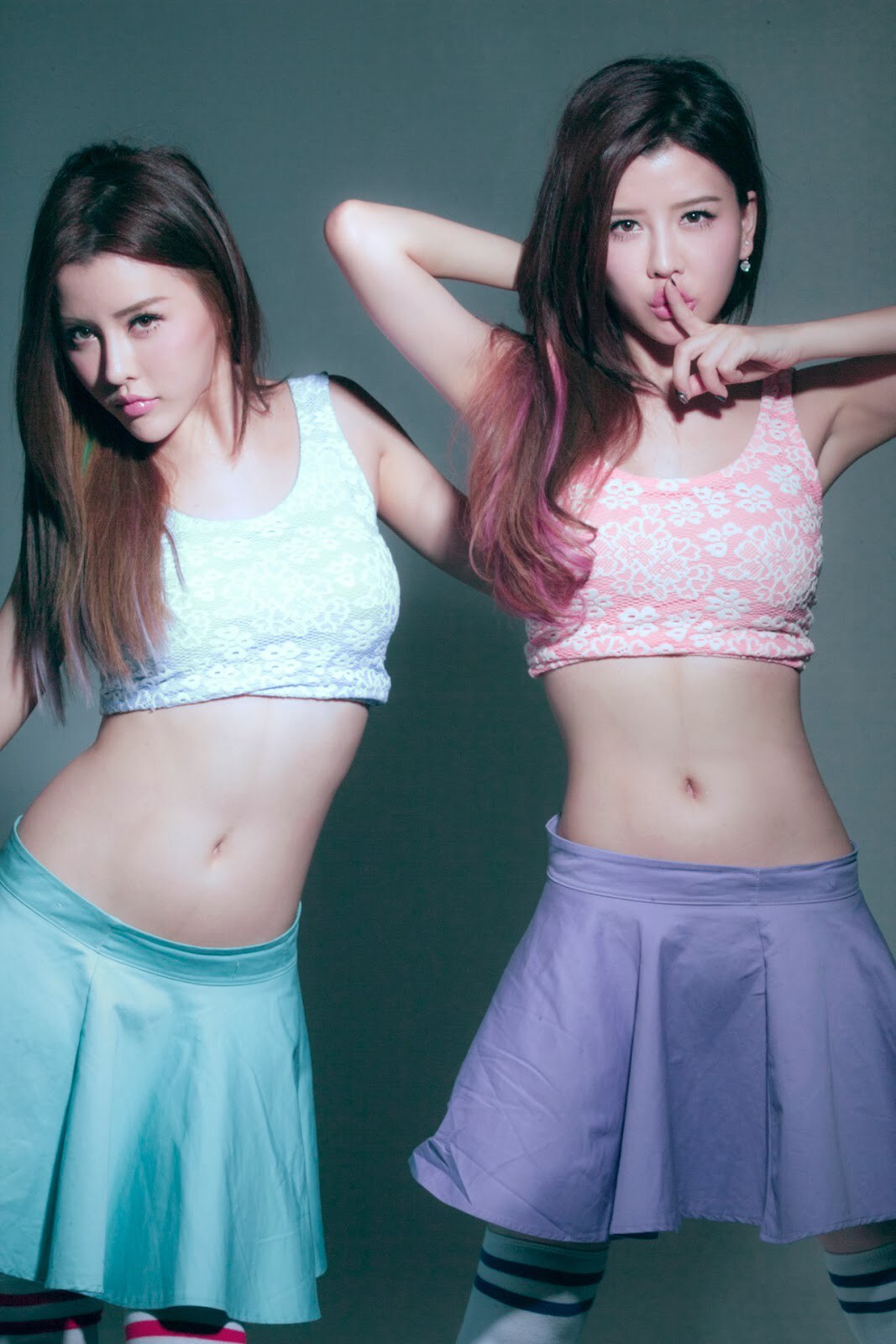 性感可爱的“白”氏双胞胎女子演唱组合BY2 - Miko (白纬芬) & Yumi(白纬玲) 写真套图