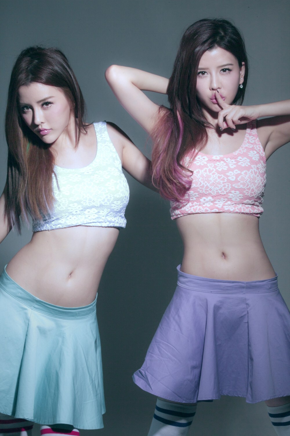 性感可爱的“白”氏双胞胎女子演唱组合BY2 - Miko (白纬芬) & Yumi(白纬玲) 写真套图