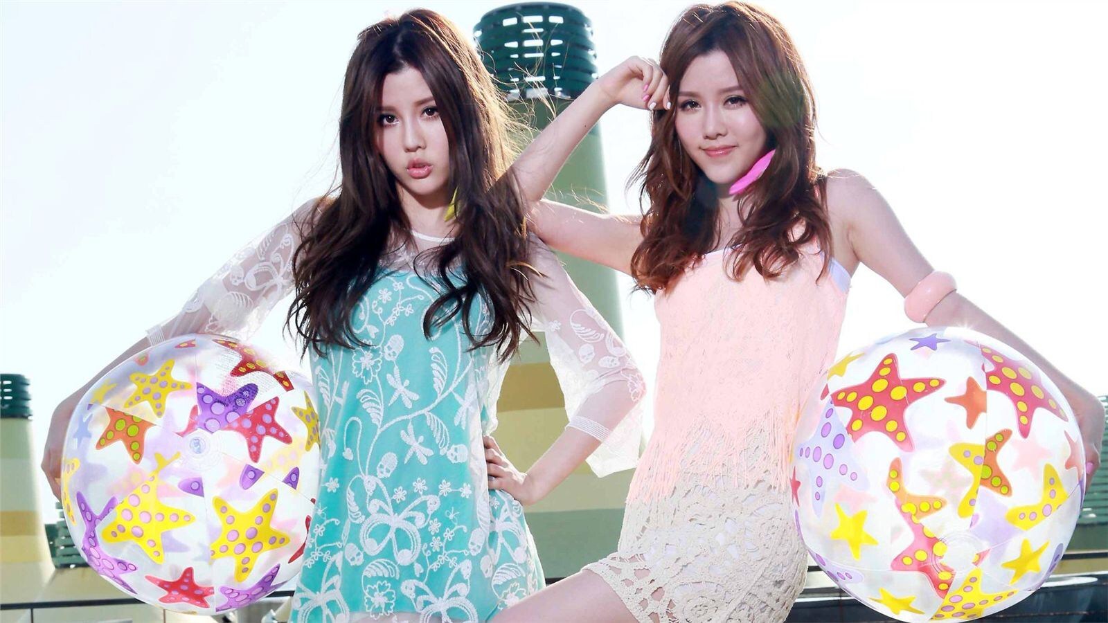 性感可爱的“白”氏双胞胎女子演唱组合BY2 - Miko (白纬芬) & Yumi(白纬玲) 写真套图