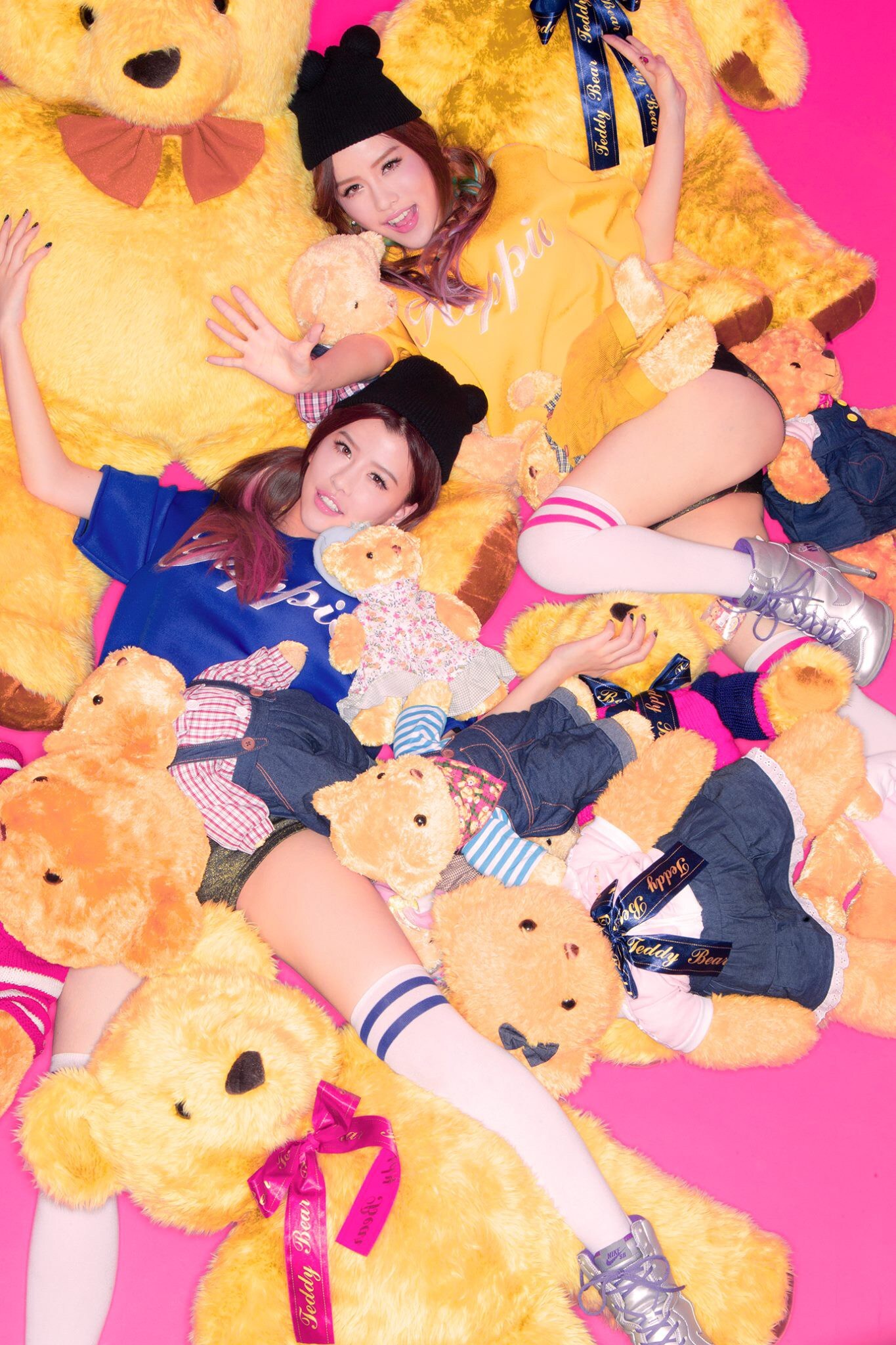 性感可爱的“白”氏双胞胎女子演唱组合BY2 - Miko (白纬芬) & Yumi(白纬玲) 写真套图