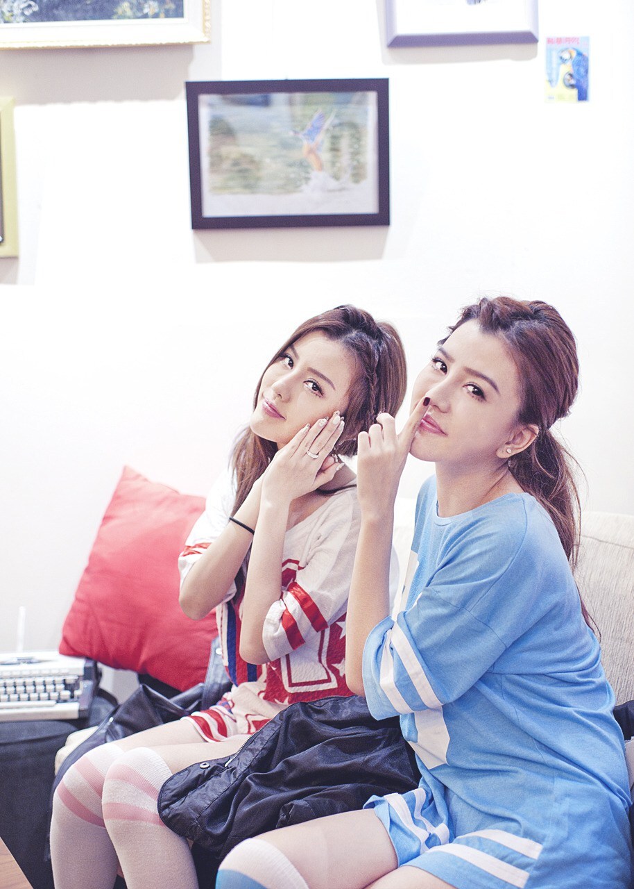 性感可爱的“白”氏双胞胎女子演唱组合BY2 - Miko (白纬芬) & Yumi(白纬玲) 写真套图