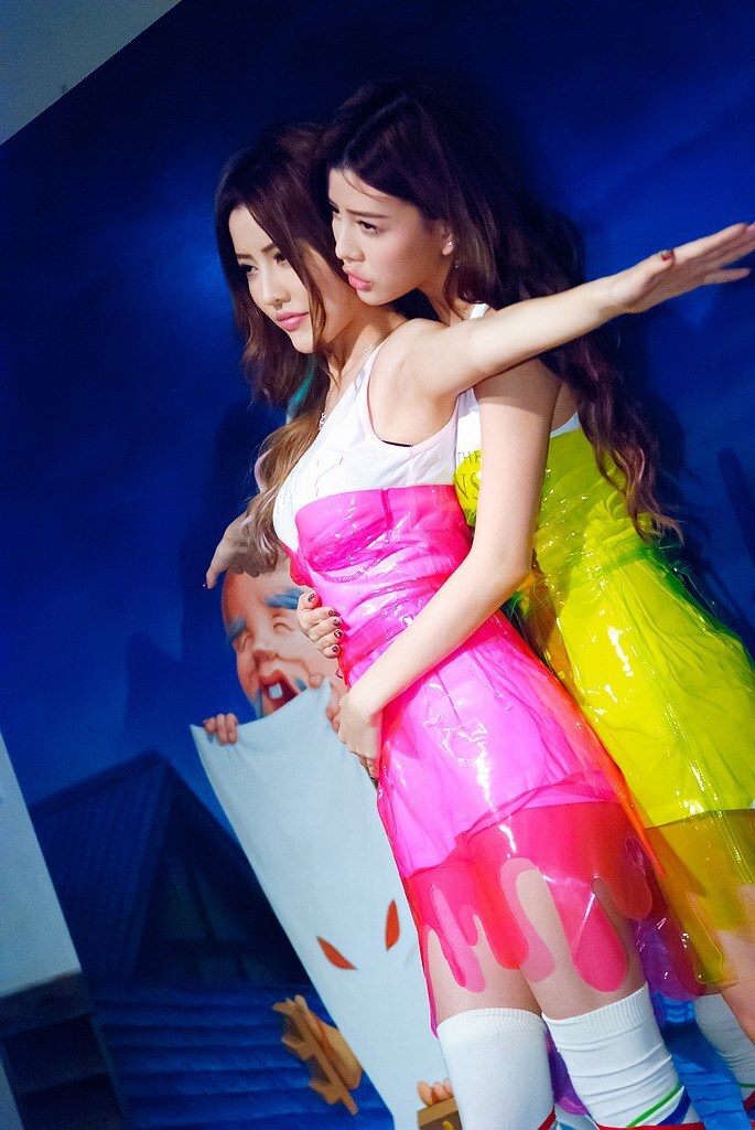 性感可爱的“白”氏双胞胎女子演唱组合BY2 - Miko (白纬芬) & Yumi(白纬玲) 写真套图