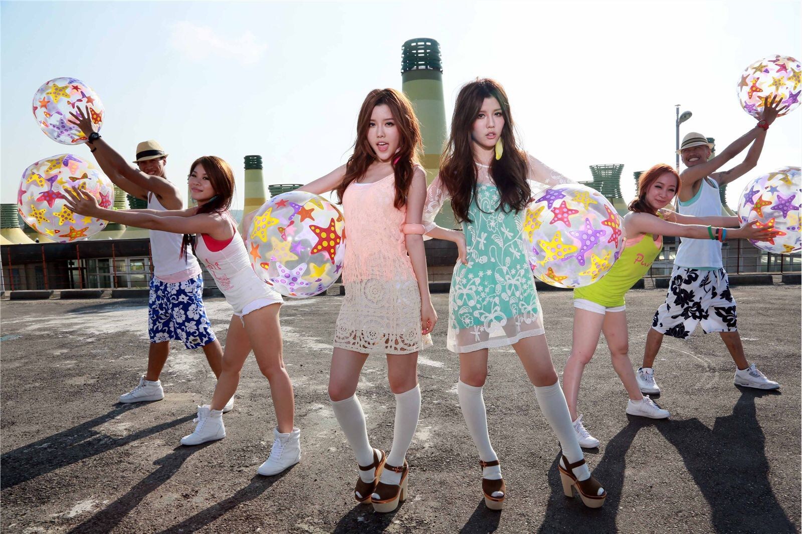 性感可爱的“白”氏双胞胎女子演唱组合BY2 - Miko (白纬芬) & Yumi(白纬玲) 写真套图