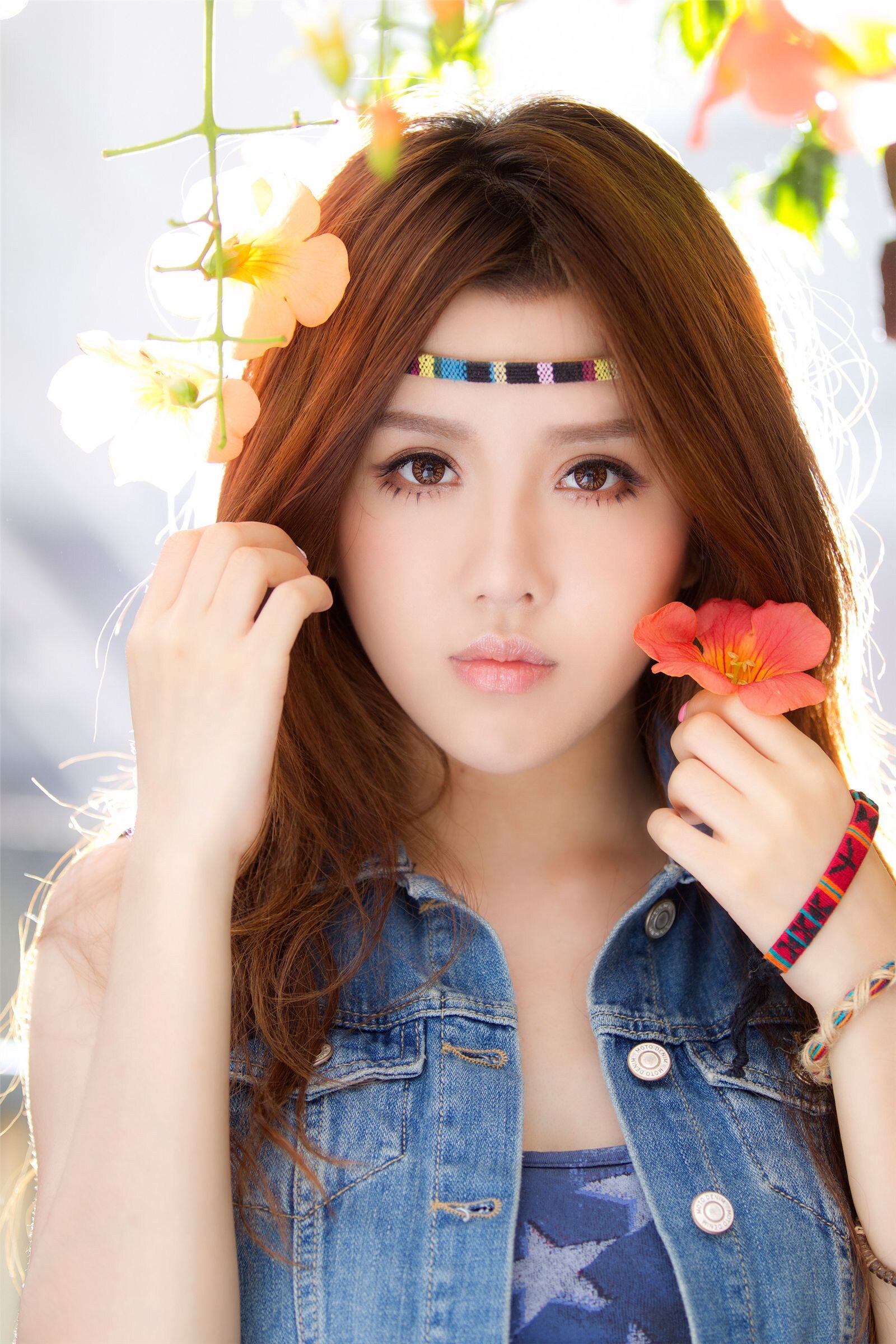 性感可爱的“白”氏双胞胎女子演唱组合BY2 - Miko (白纬芬) & Yumi(白纬玲) 写真套图