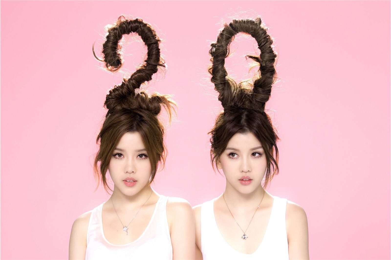 性感可爱的“白”氏双胞胎女子演唱组合BY2 - Miko (白纬芬) & Yumi(白纬玲) 写真套图