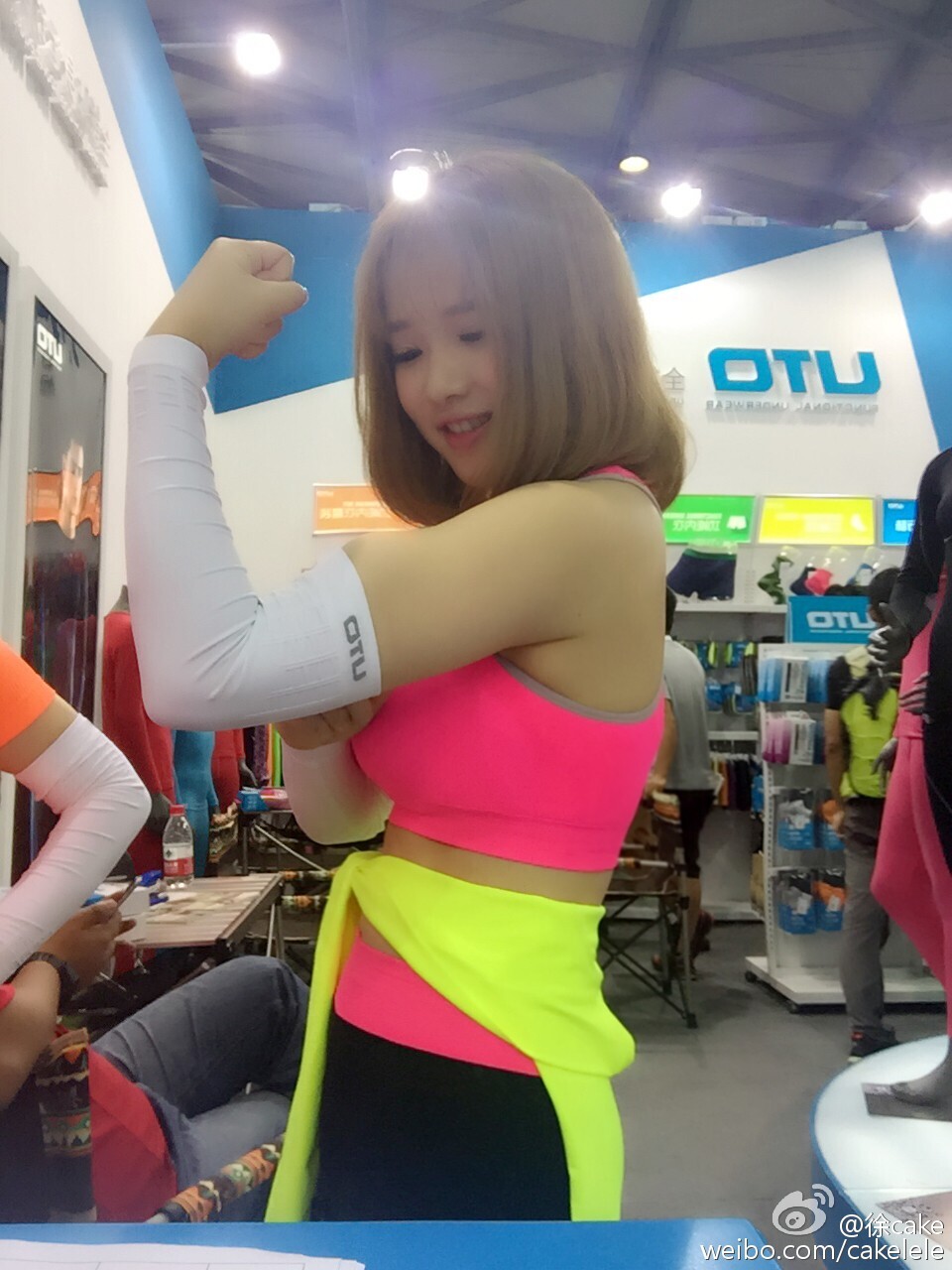 D Cup的ChinaJoy美女模特showgirl 徐嘉乐(艾西Ashley) 微博美图合集第1季 (120P)