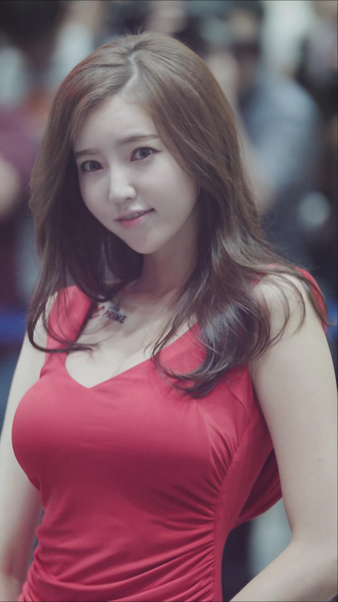 天使面孔魔鬼身材的性感爆乳韩国车模套图，堪称极致诱惑