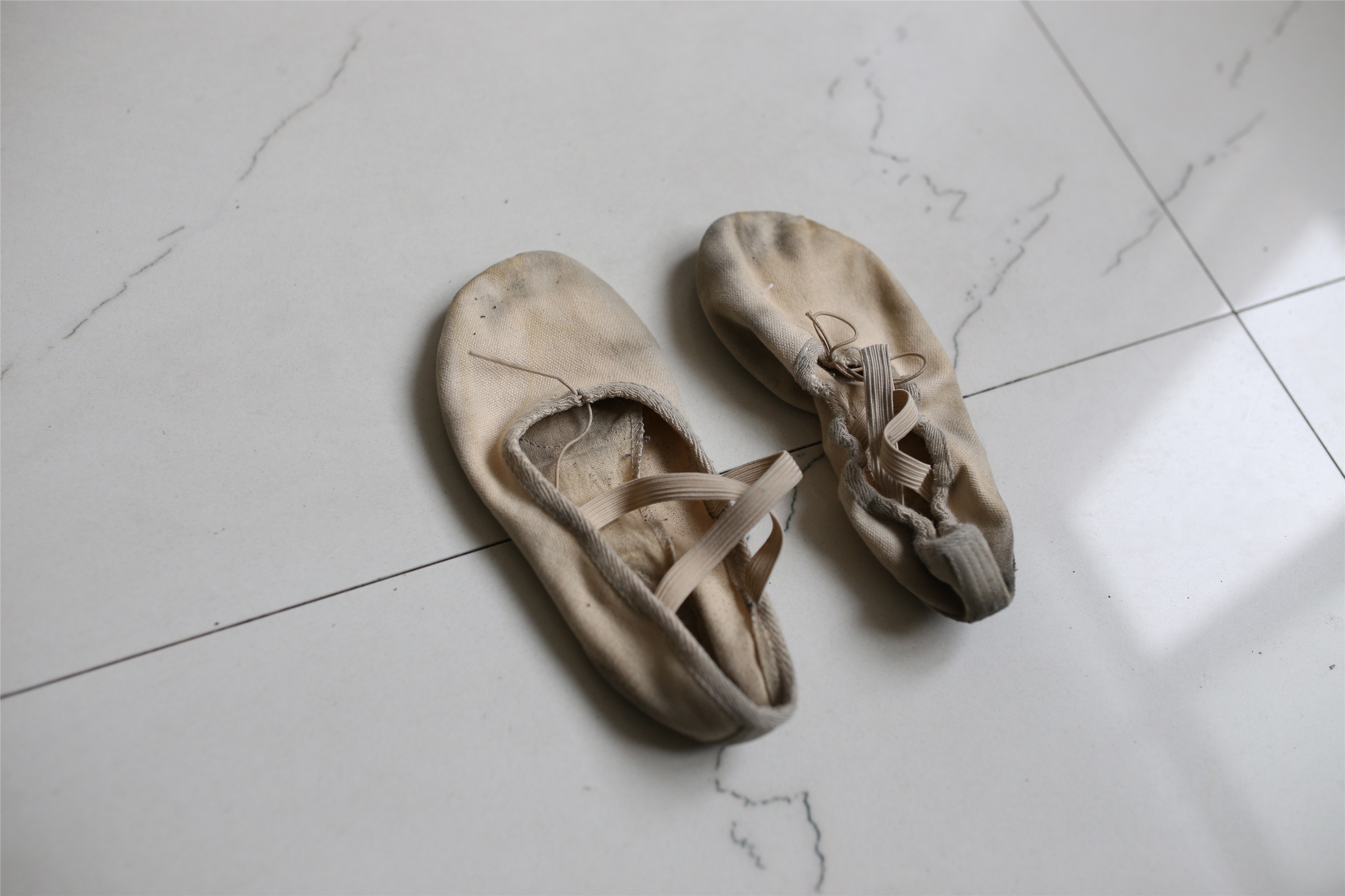 大西瓜美女图片 W016 舞蹈家6-红衣三姐妹220p1