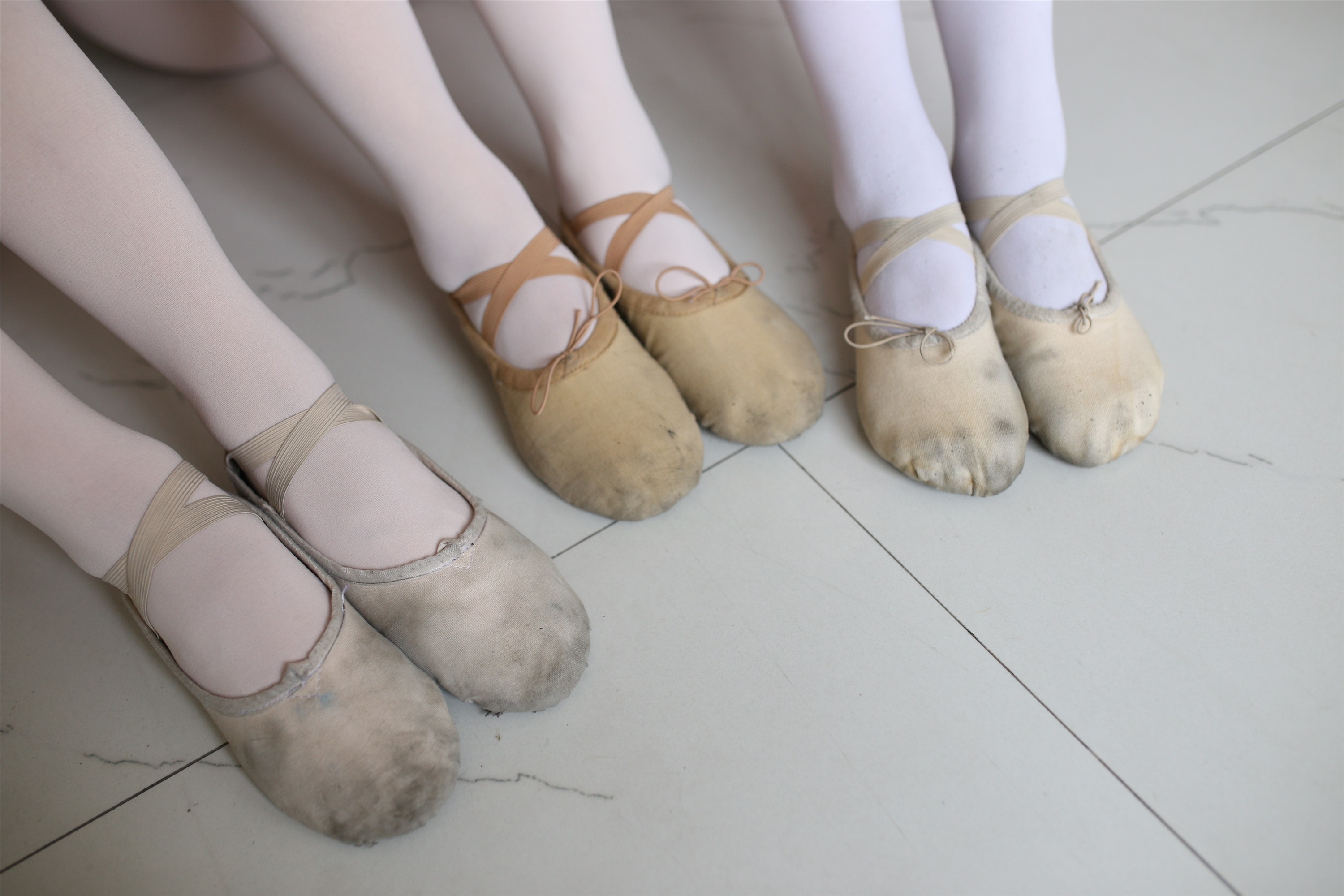 大西瓜美女图片 W016 舞蹈家6-红衣三姐妹220p1