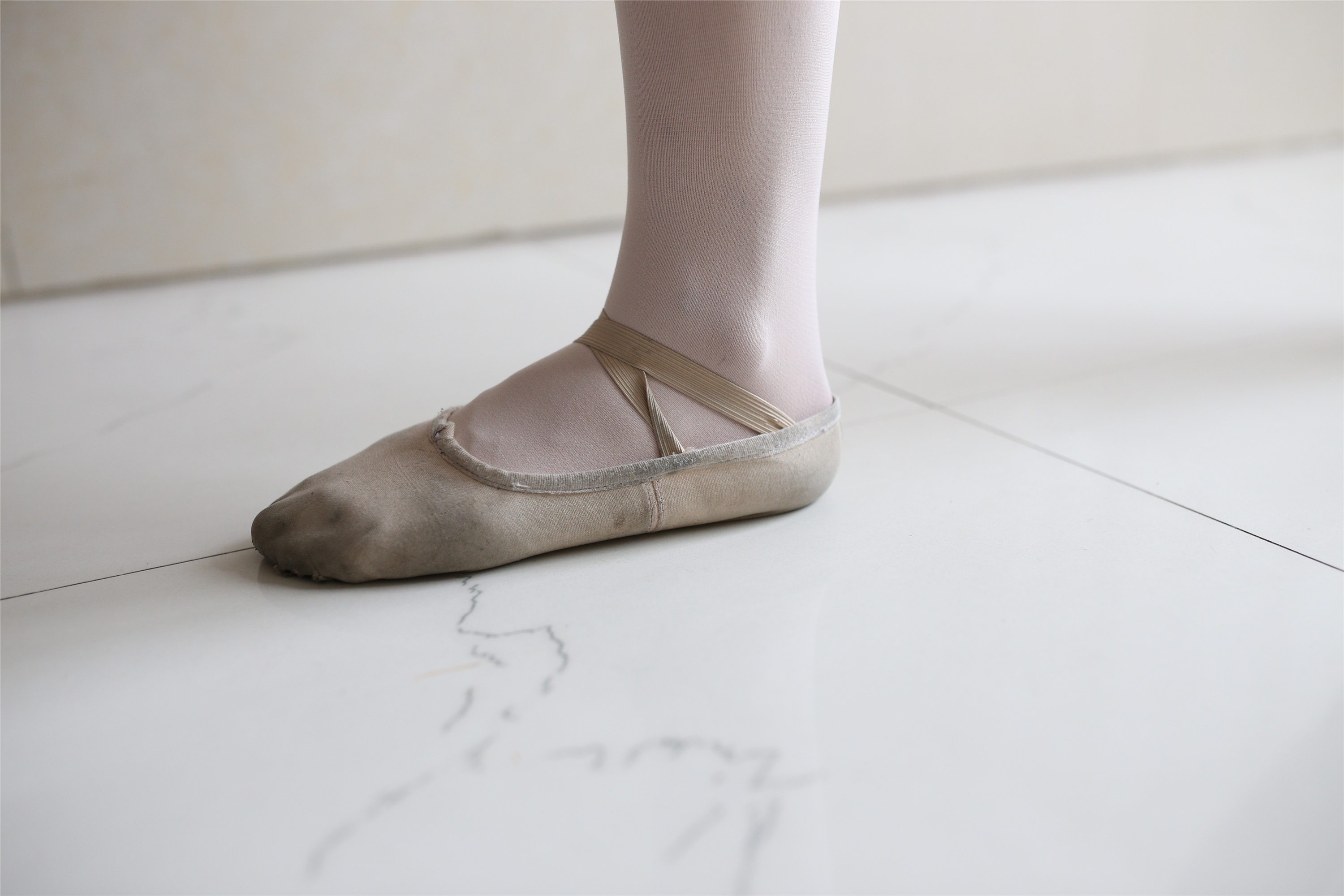 大西瓜美女图片 W016 舞蹈家6-红衣三姐妹220p1