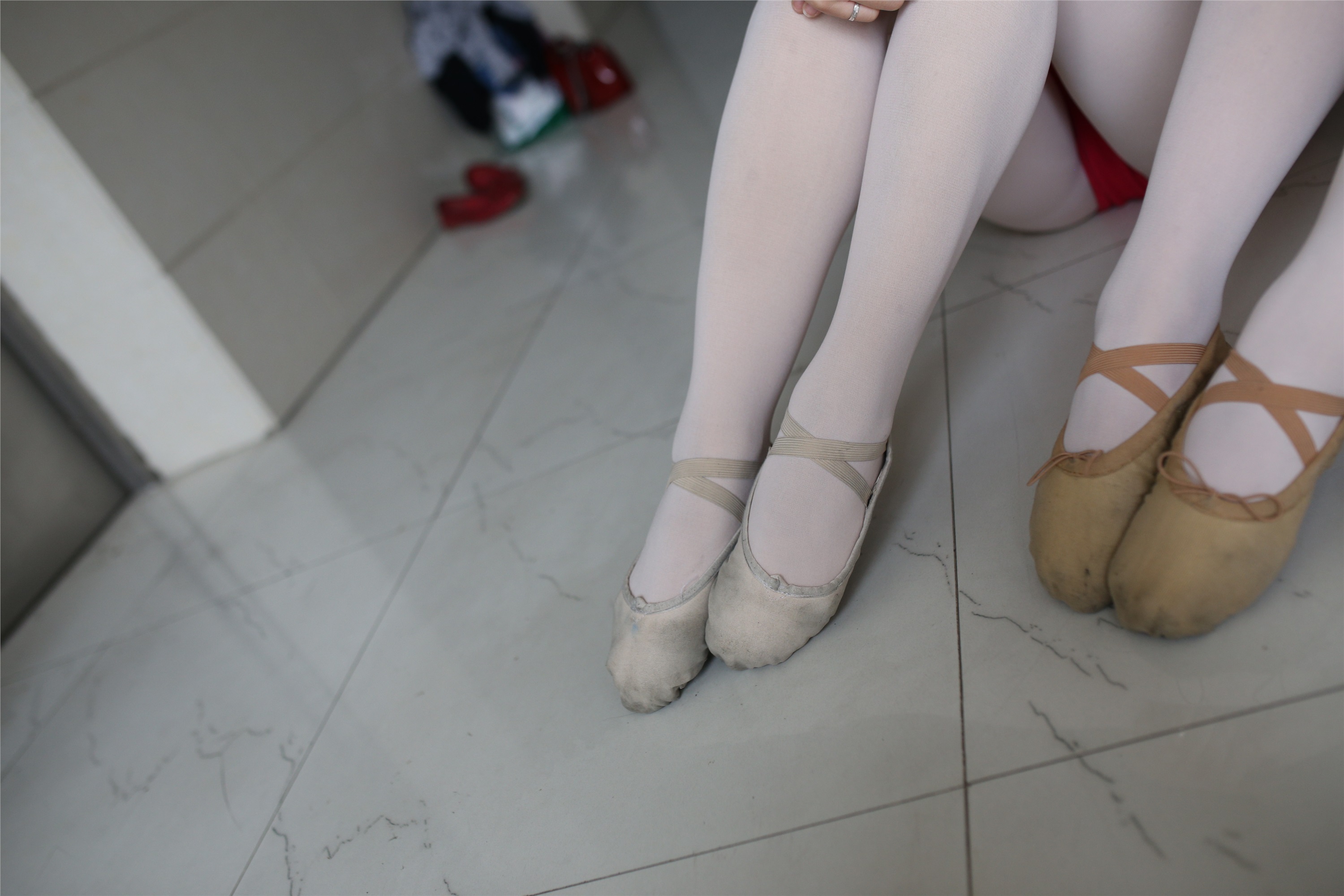 大西瓜美女图片 W016 舞蹈家6-红衣三姐妹220p1