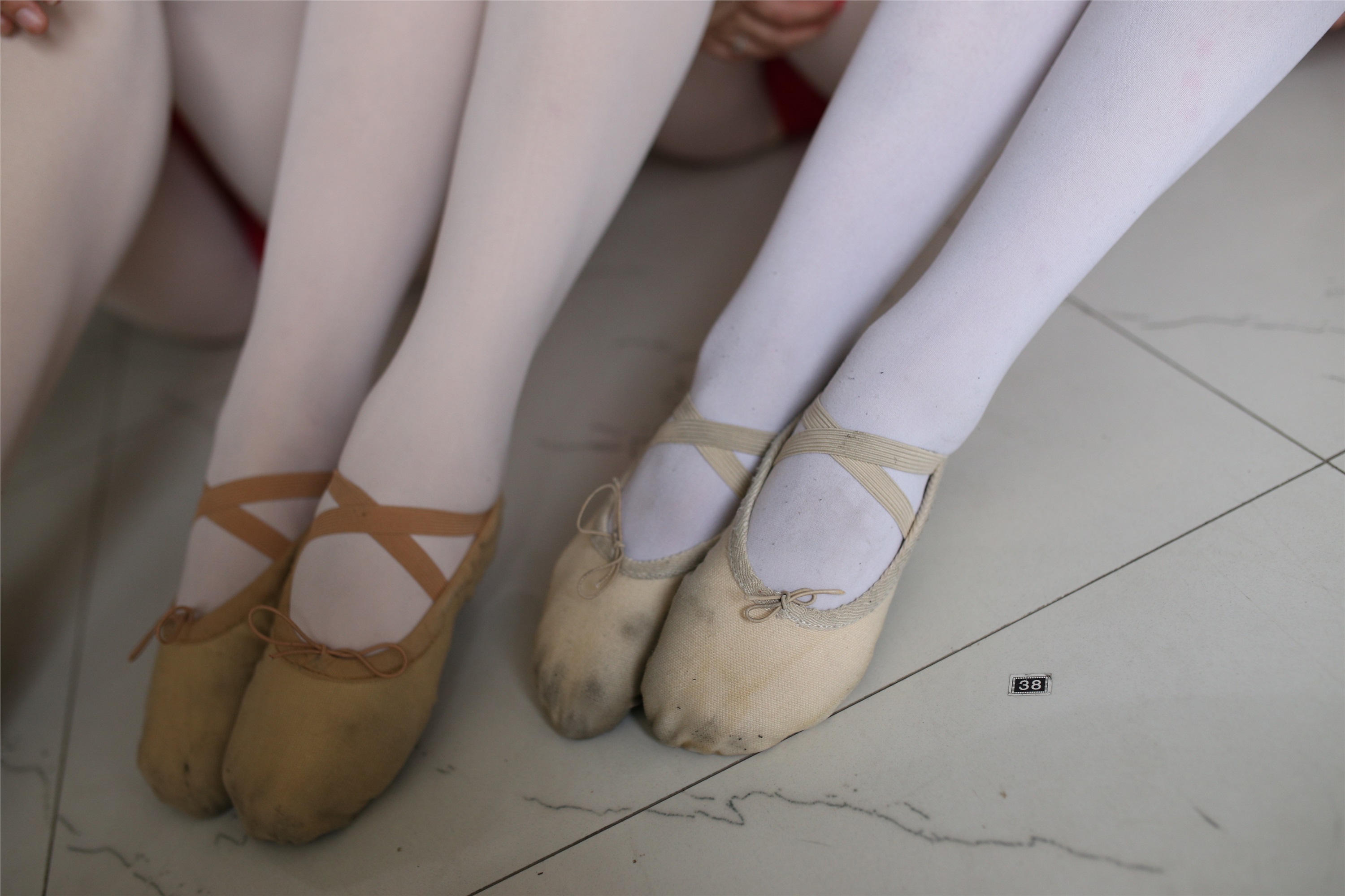 大西瓜美女图片 W016 舞蹈家6-红衣三姐妹220p1