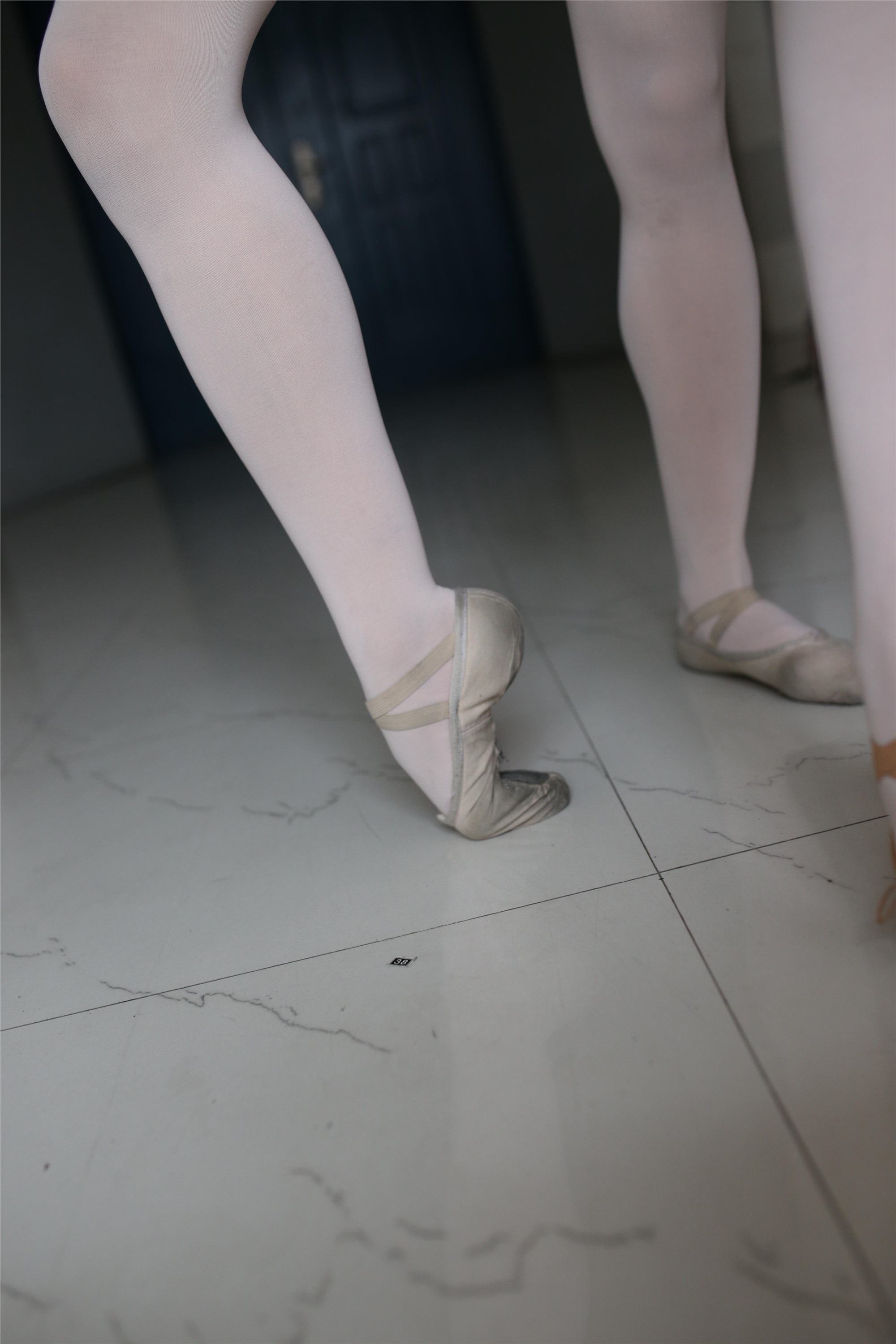 大西瓜美女图片 W016 舞蹈家6-红衣三姐妹220p1