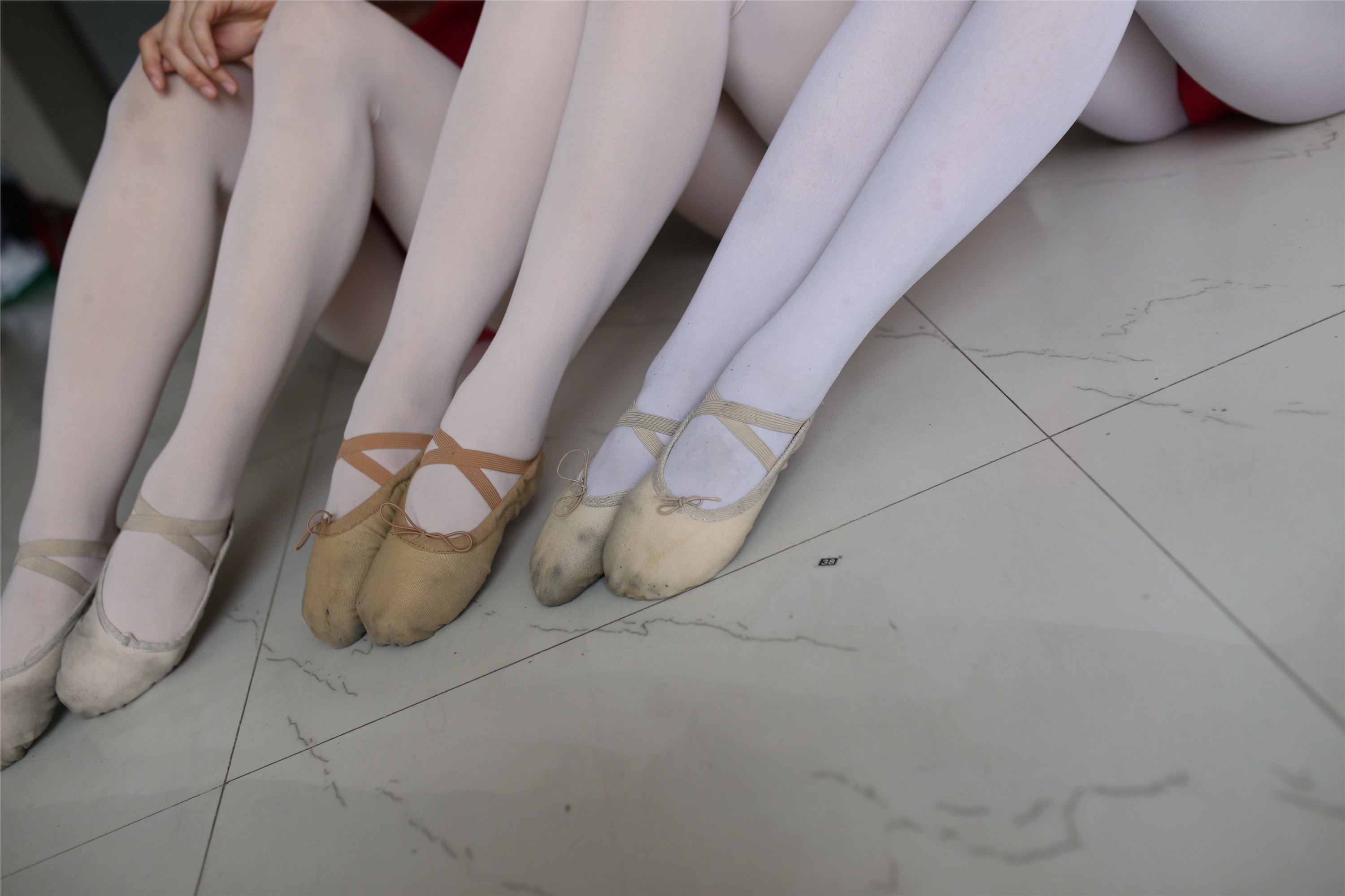 大西瓜美女图片 W016 舞蹈家6-红衣三姐妹220p1