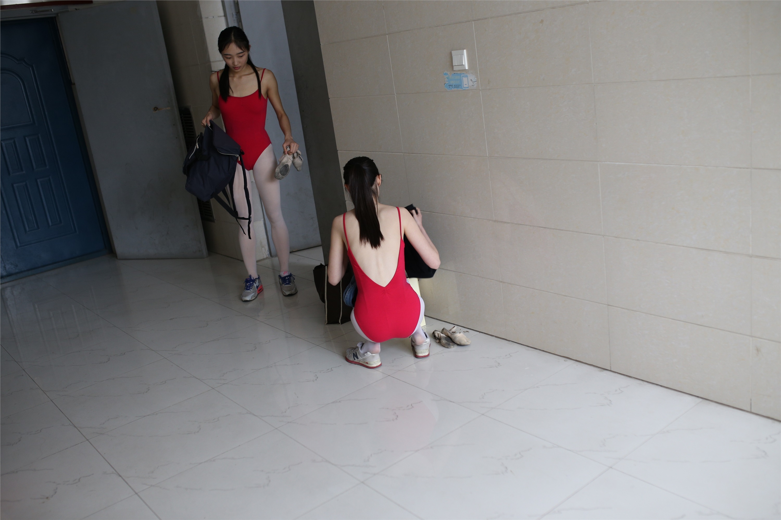 大西瓜美女图片 W016 舞蹈家6-红衣三姐妹220p1