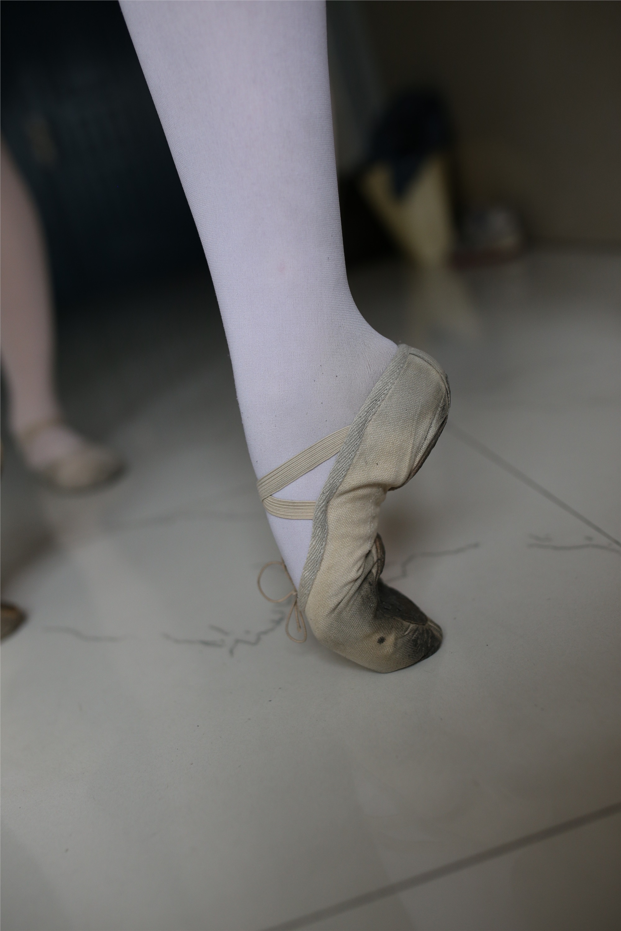 大西瓜美女图片 W016 舞蹈家6-红衣三姐妹220p1