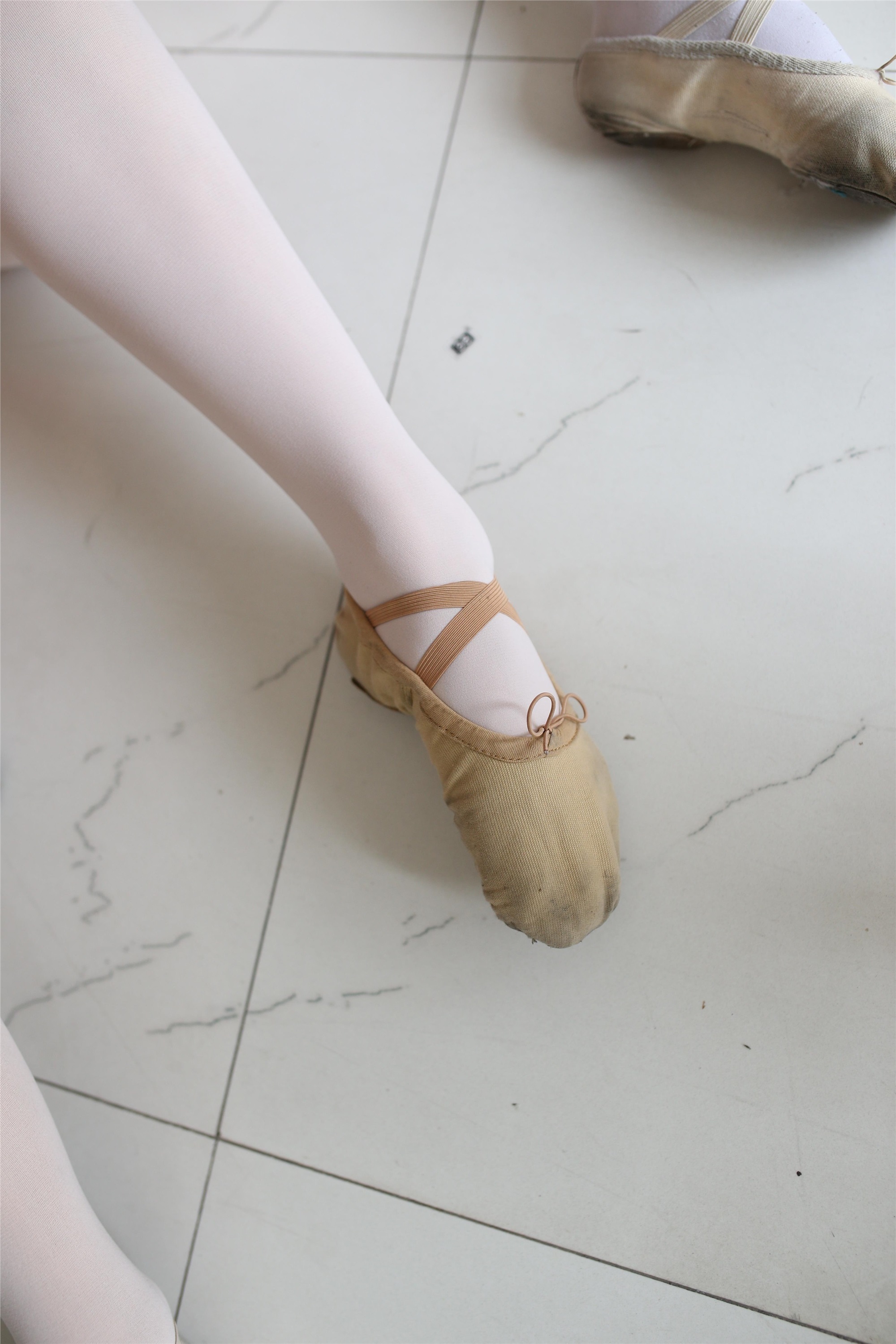 大西瓜美女图片 W016 舞蹈家6-红衣三姐妹220p1