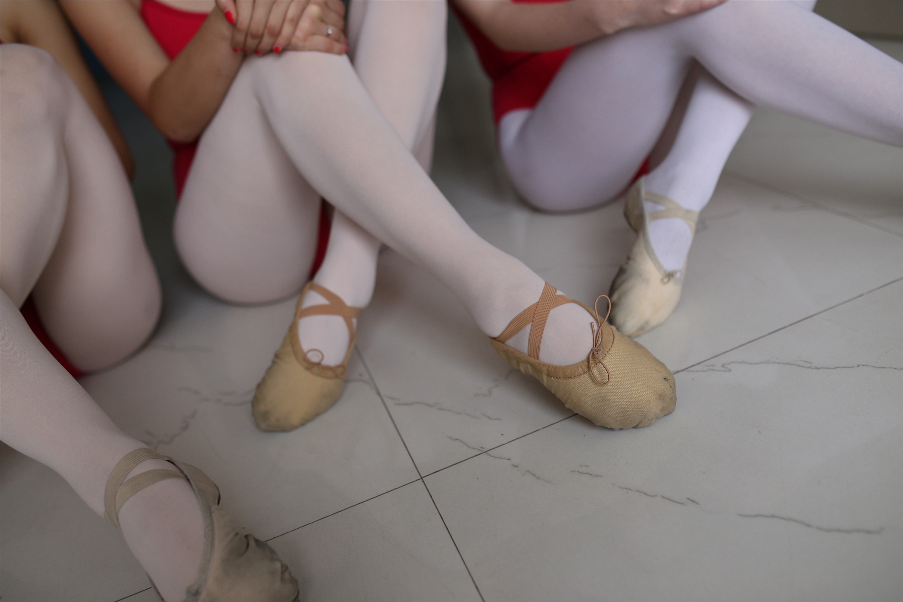 大西瓜美女图片 W016 舞蹈家6-红衣三姐妹220p1