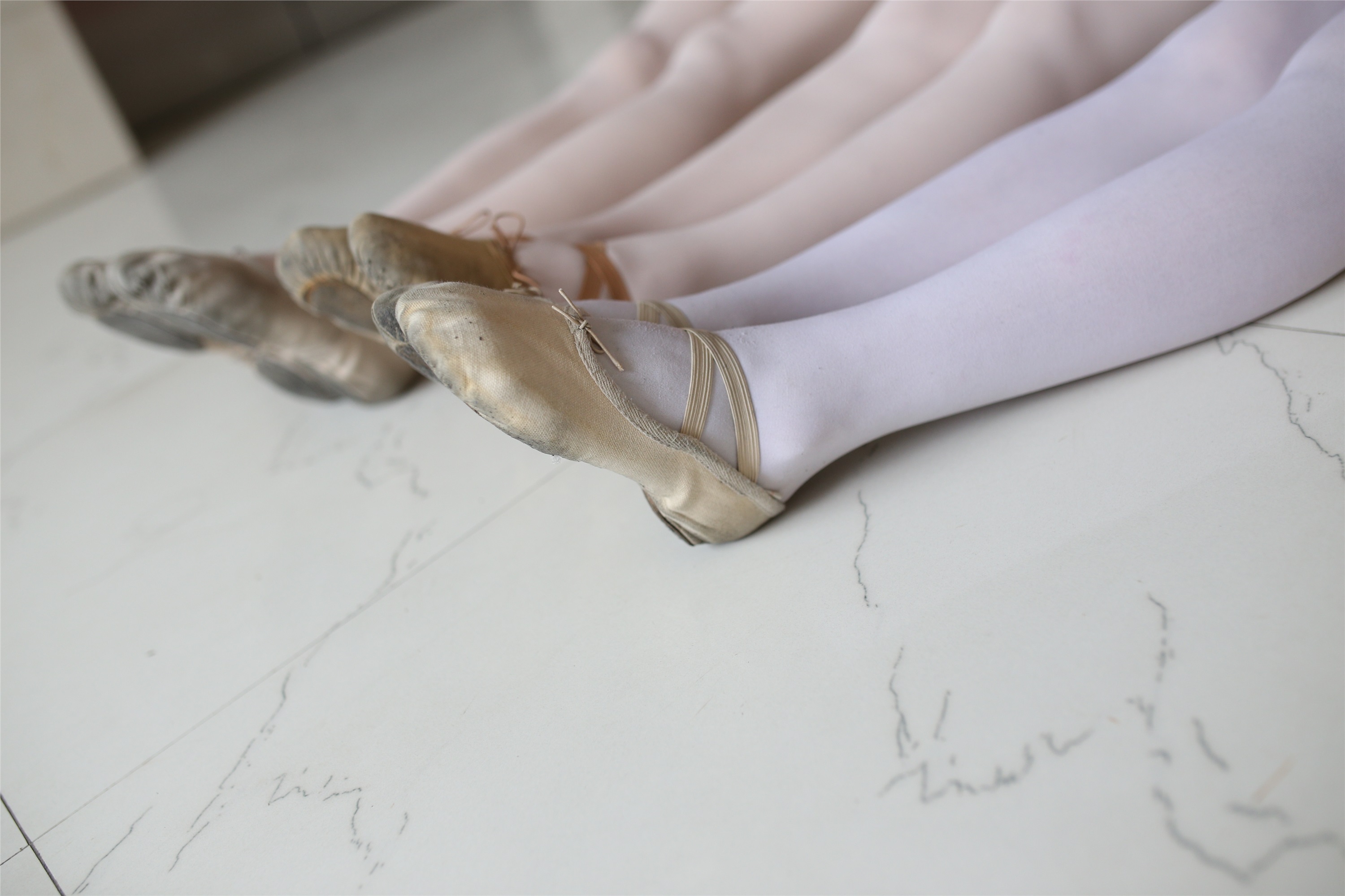 大西瓜美女图片 W016 舞蹈家6-红衣三姐妹220p1