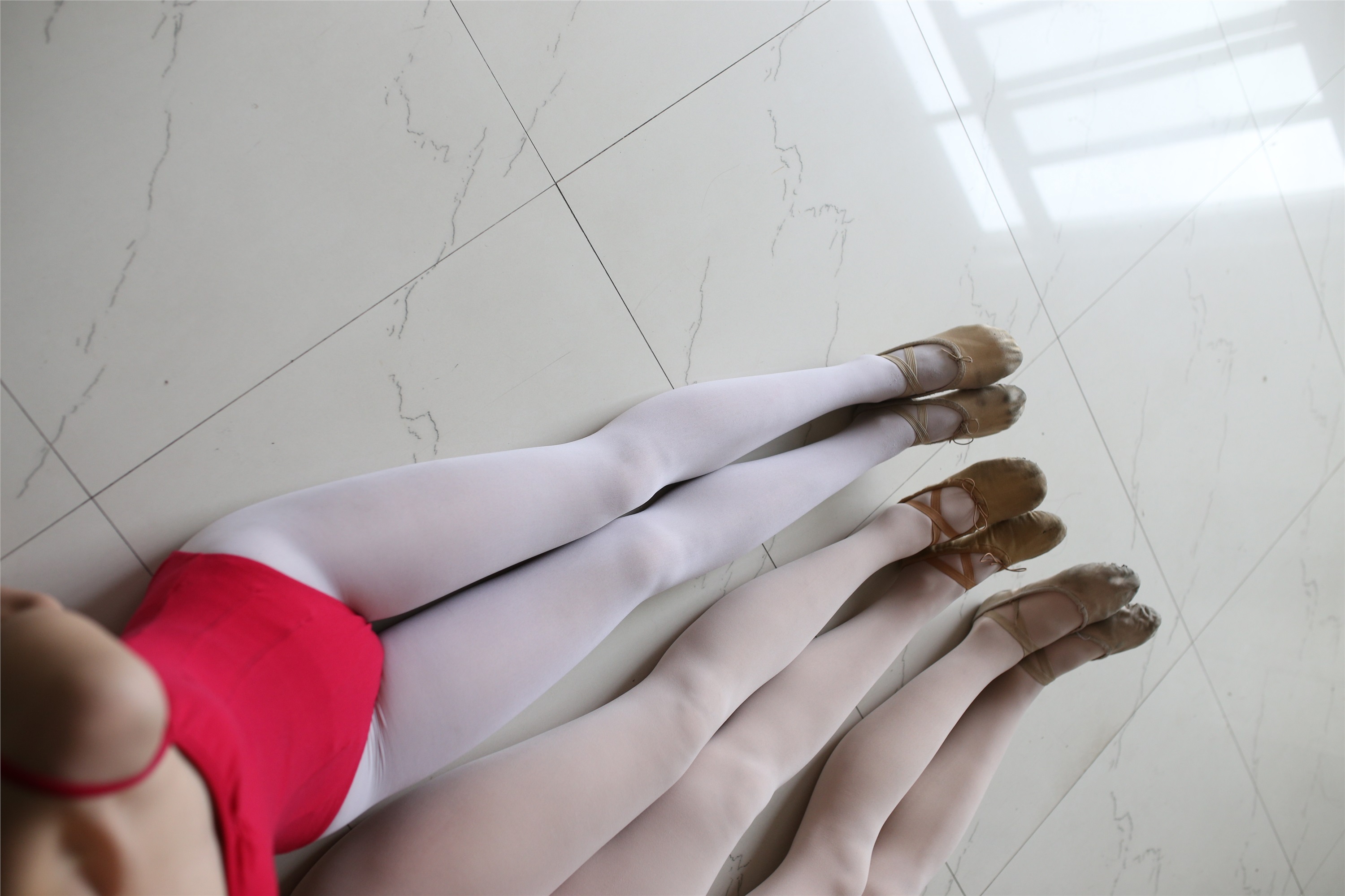 大西瓜美女图片 W016 舞蹈家6-红衣三姐妹220p1