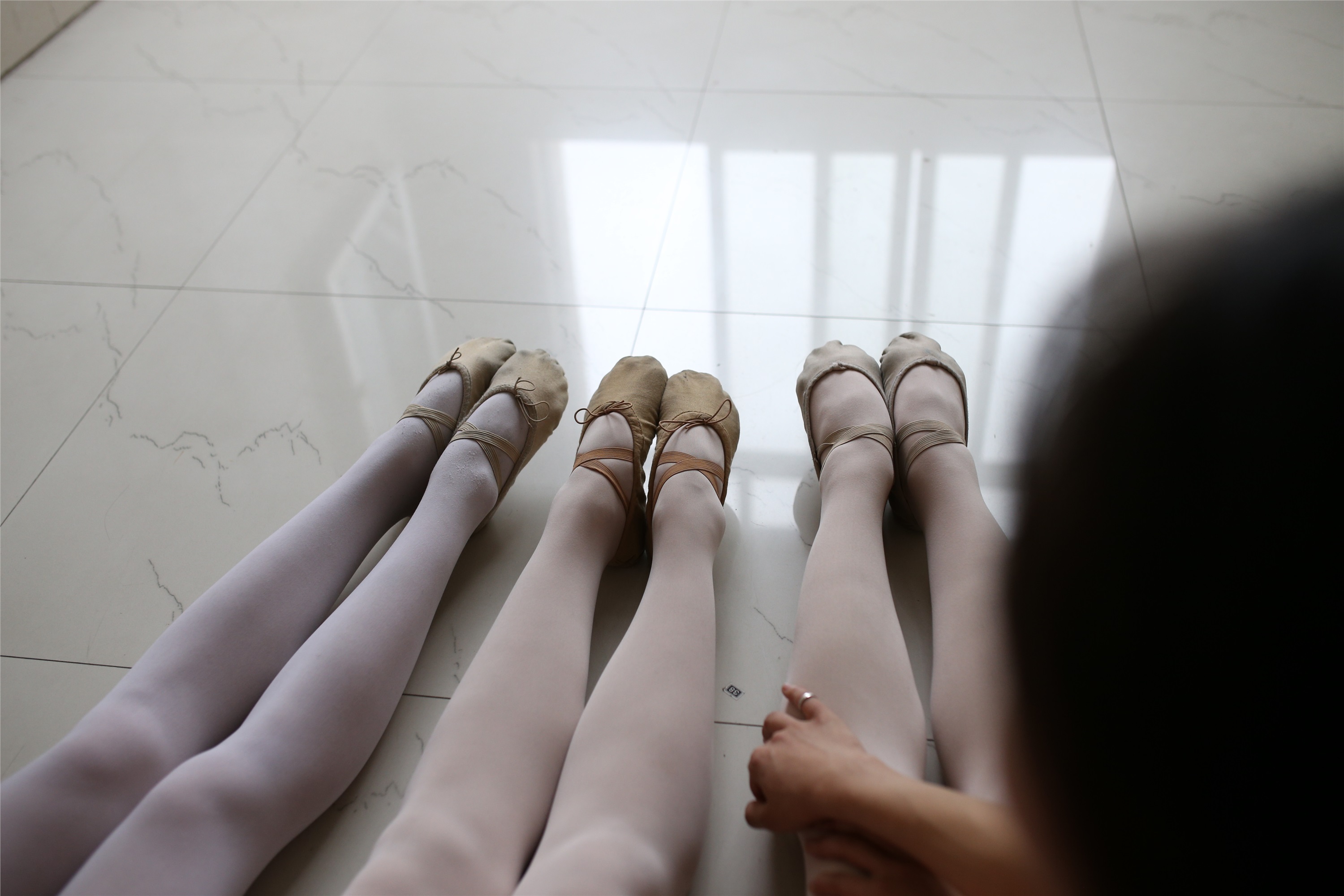 大西瓜美女图片 W016 舞蹈家6-红衣三姐妹220p1