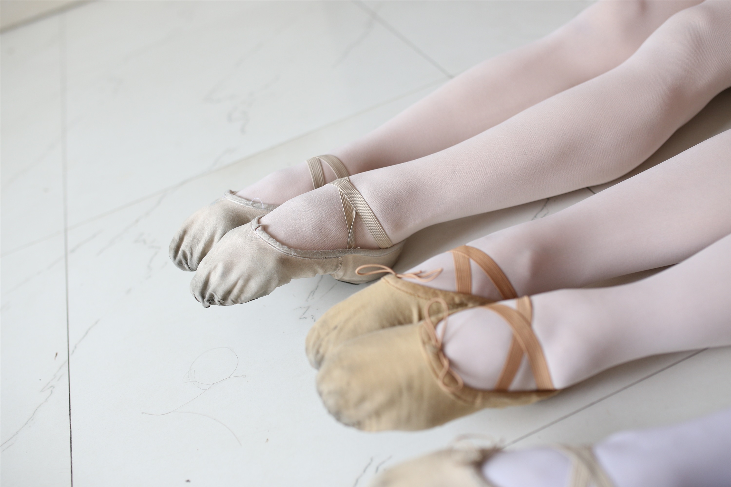 大西瓜美女图片 W016 舞蹈家6-红衣三姐妹220p1