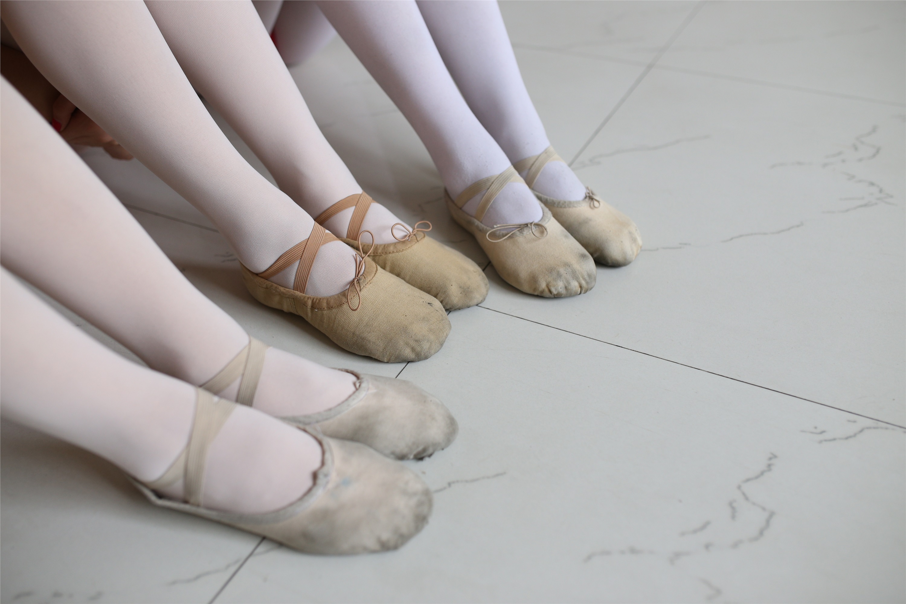 大西瓜美女图片 W016 舞蹈家6-红衣三姐妹220p1