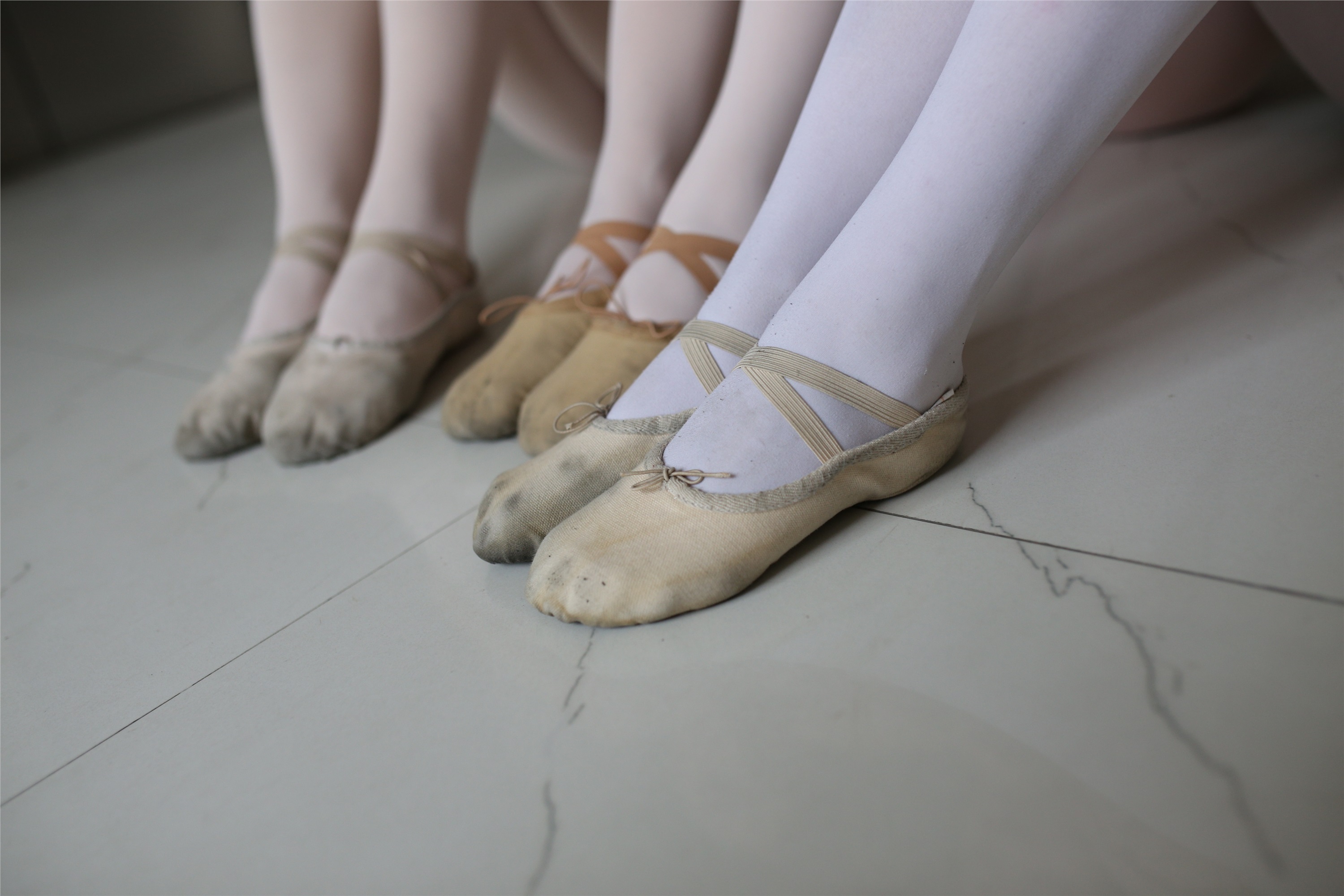 大西瓜美女图片 W016 舞蹈家6-红衣三姐妹220p1