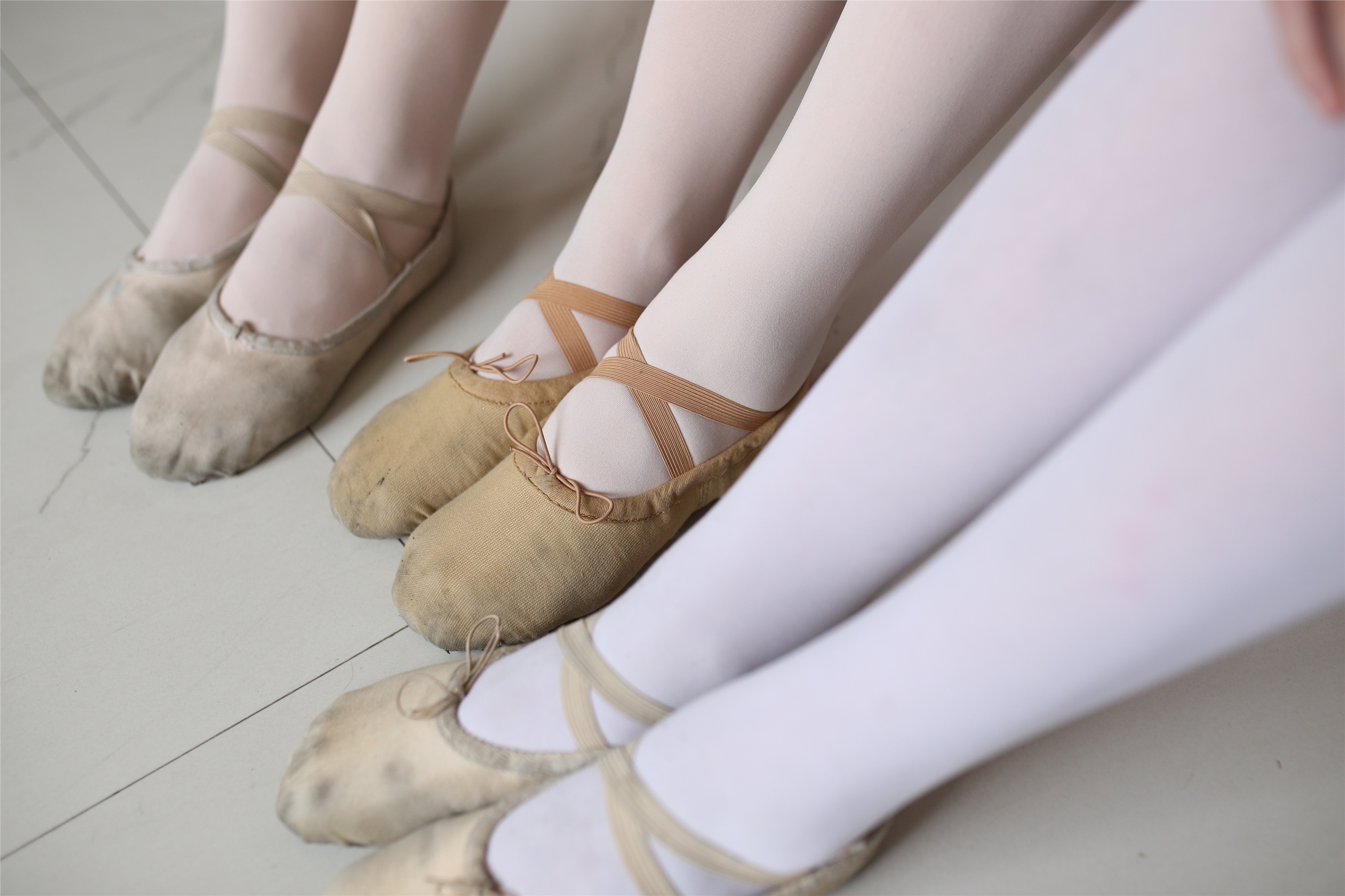 大西瓜美女图片 W016 舞蹈家6-红衣三姐妹220p1