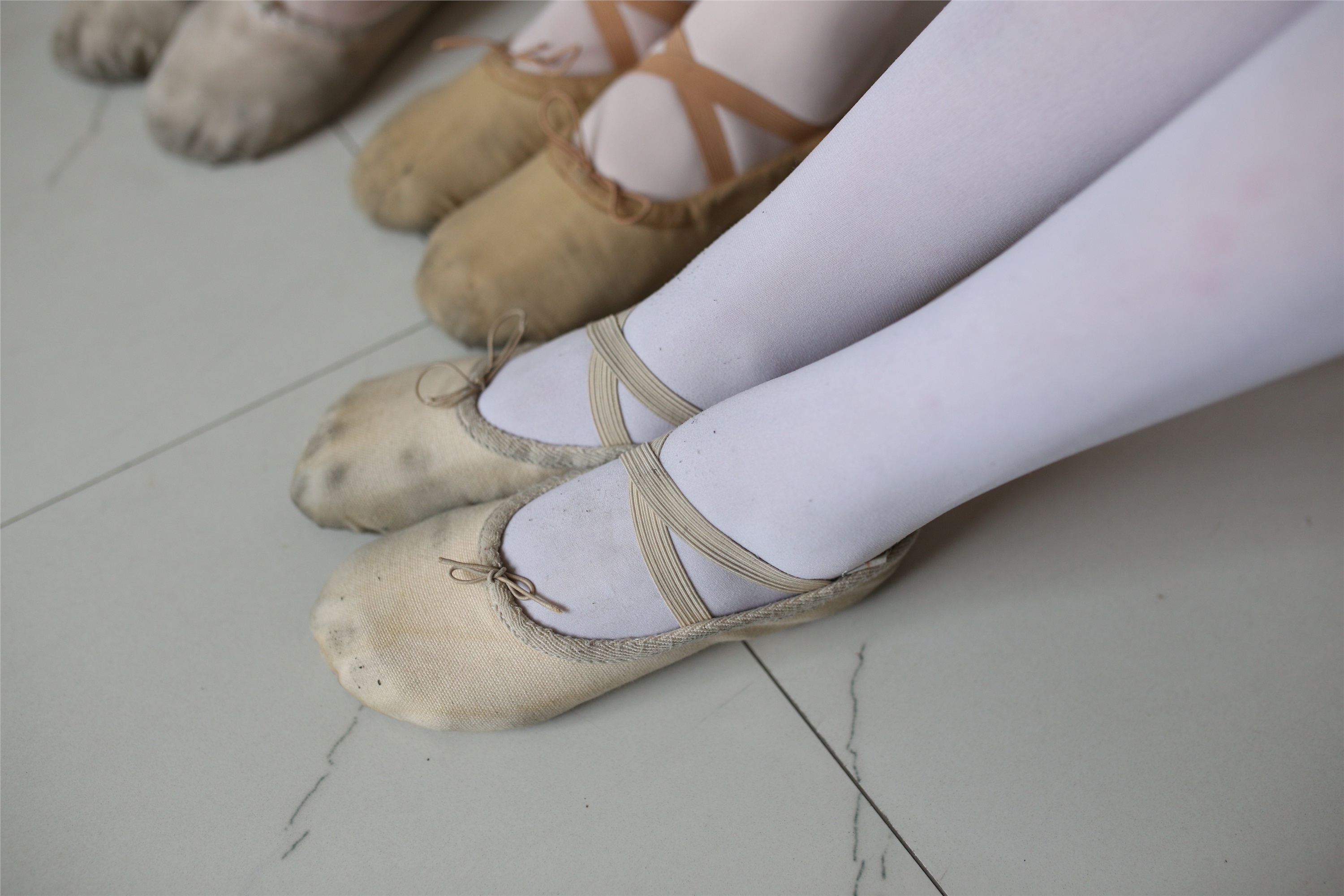 大西瓜美女图片 W016 舞蹈家6-红衣三姐妹220p1