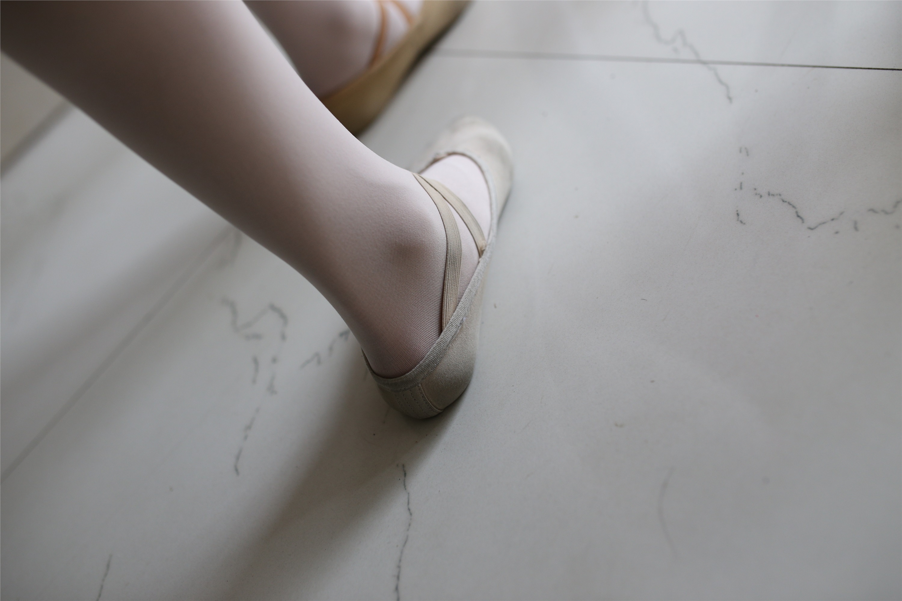 大西瓜美女图片 W016 舞蹈家6-红衣三姐妹220p1