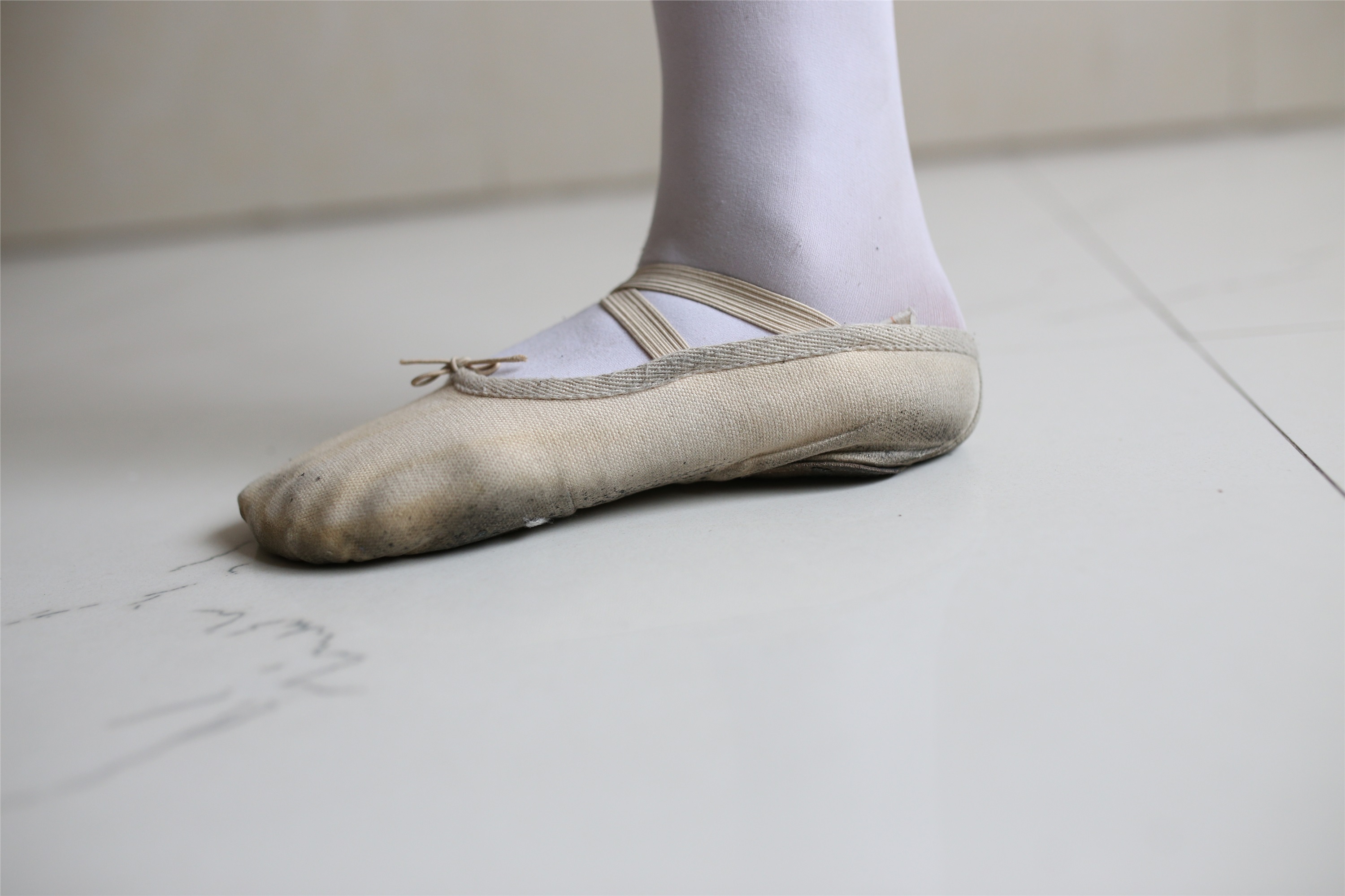 大西瓜美女图片 W016 舞蹈家6-红衣三姐妹220p2