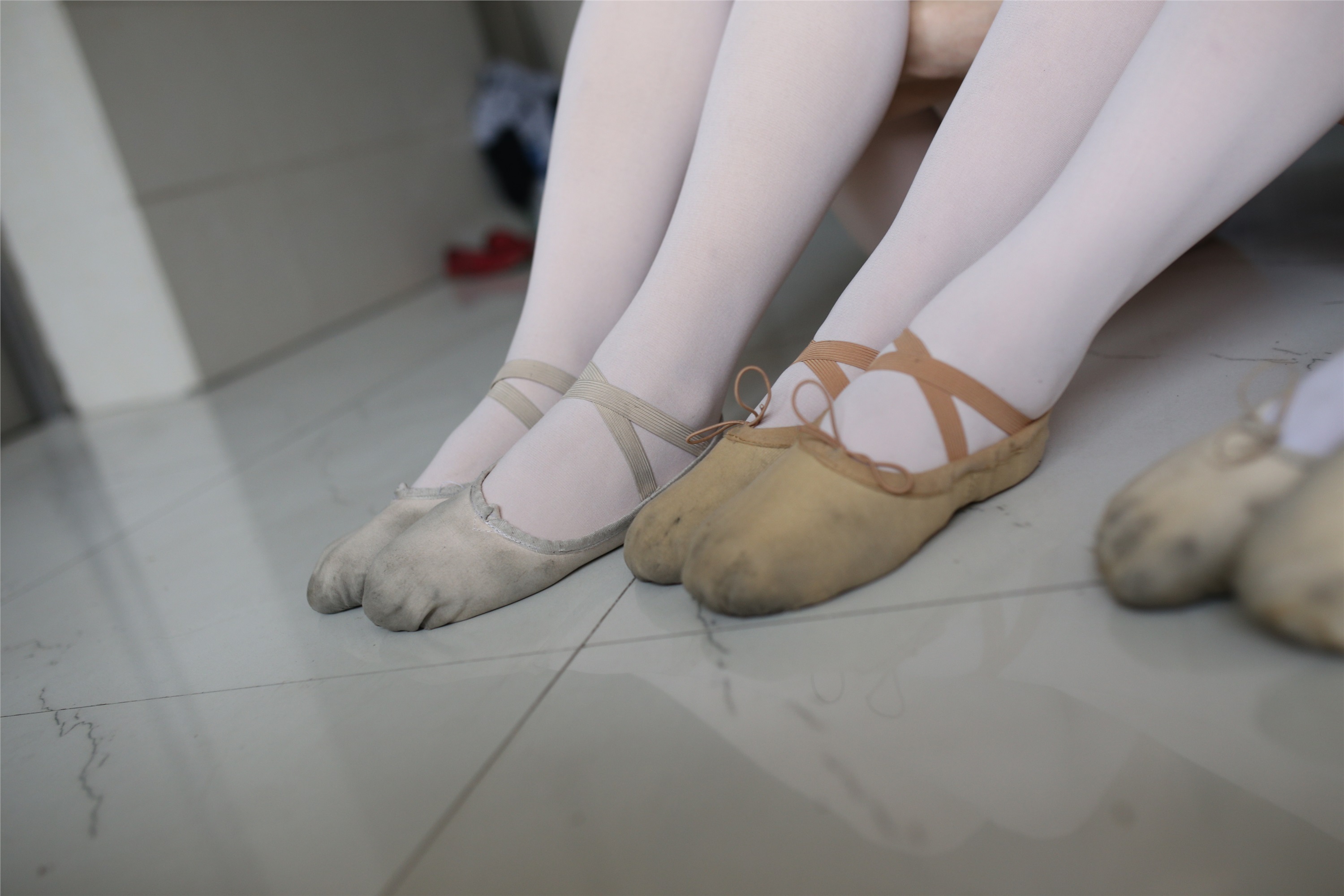 大西瓜美女图片 W016 舞蹈家6-红衣三姐妹220p2