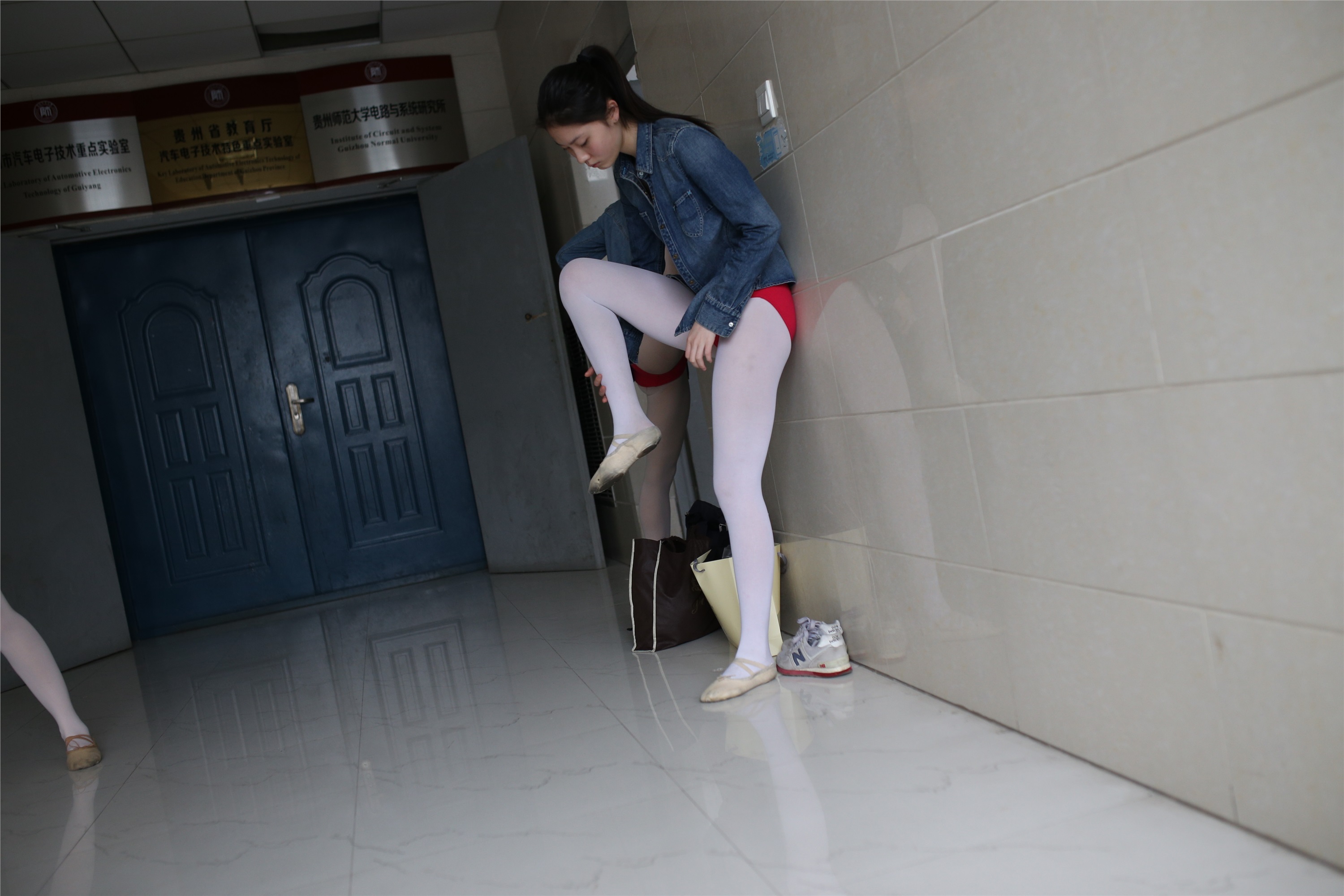 大西瓜美女图片 W016 舞蹈家6-红衣三姐妹220p2