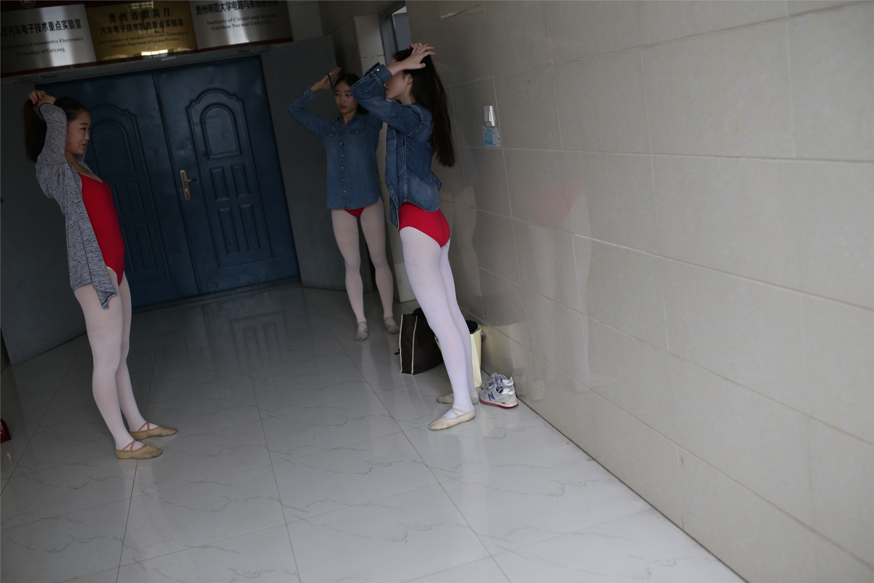 大西瓜美女图片 W016 舞蹈家6-红衣三姐妹220p2