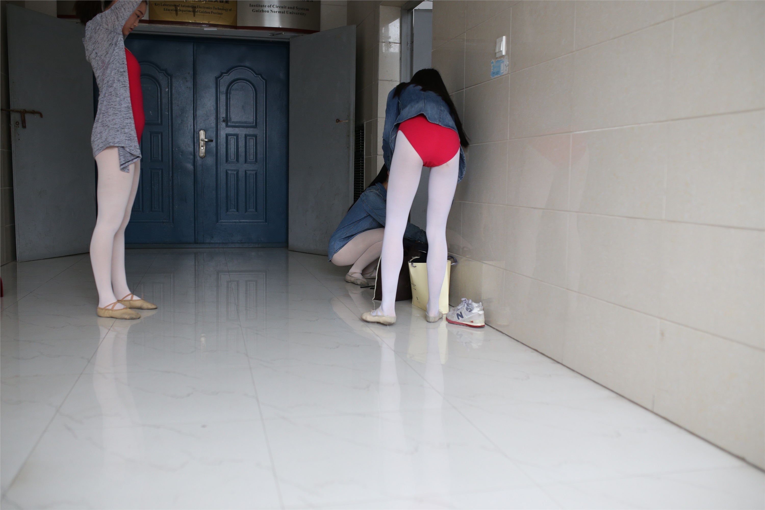 大西瓜美女图片 W016 舞蹈家6-红衣三姐妹220p2