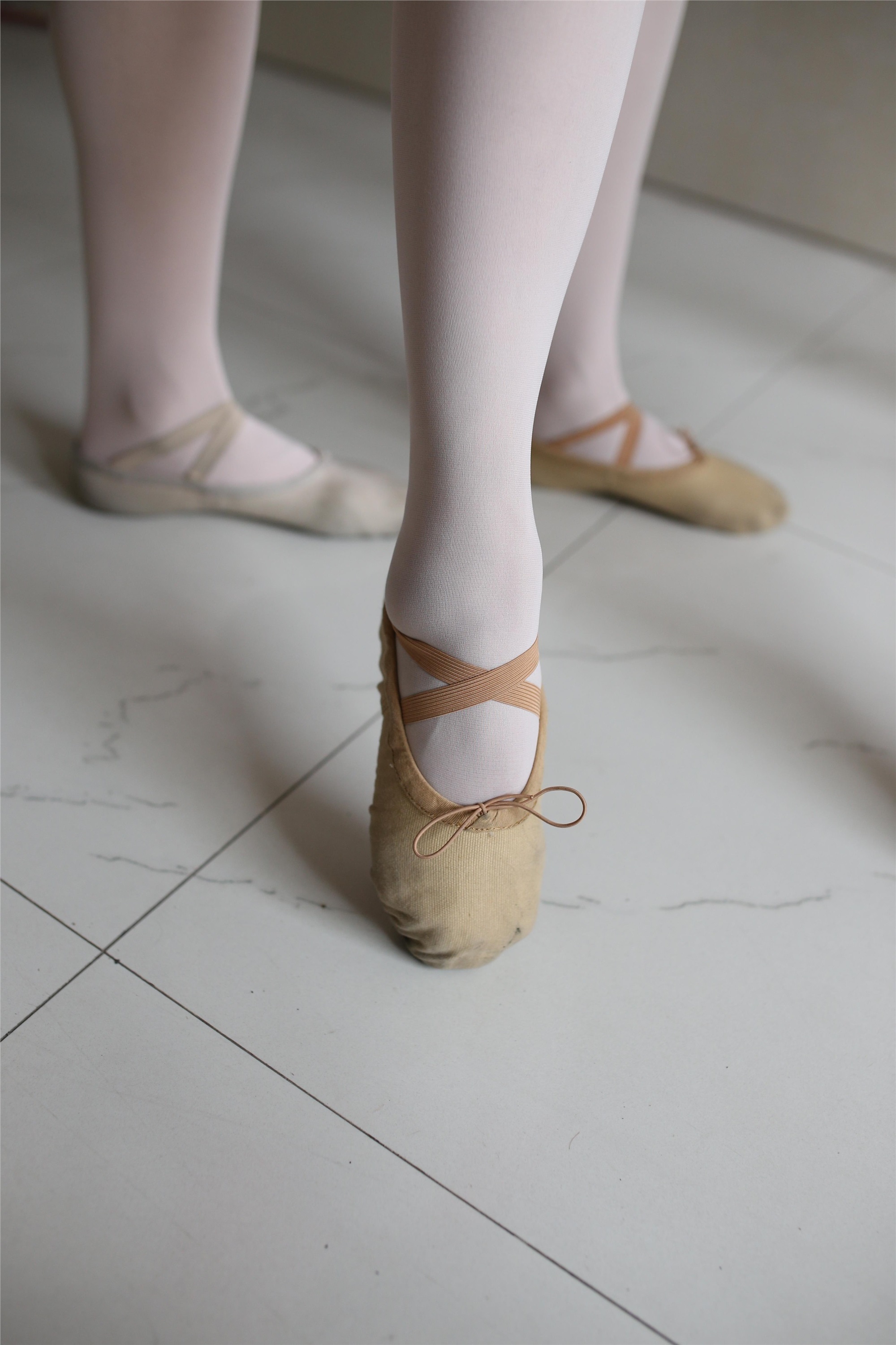 大西瓜美女图片 W016 舞蹈家6-红衣三姐妹220p2