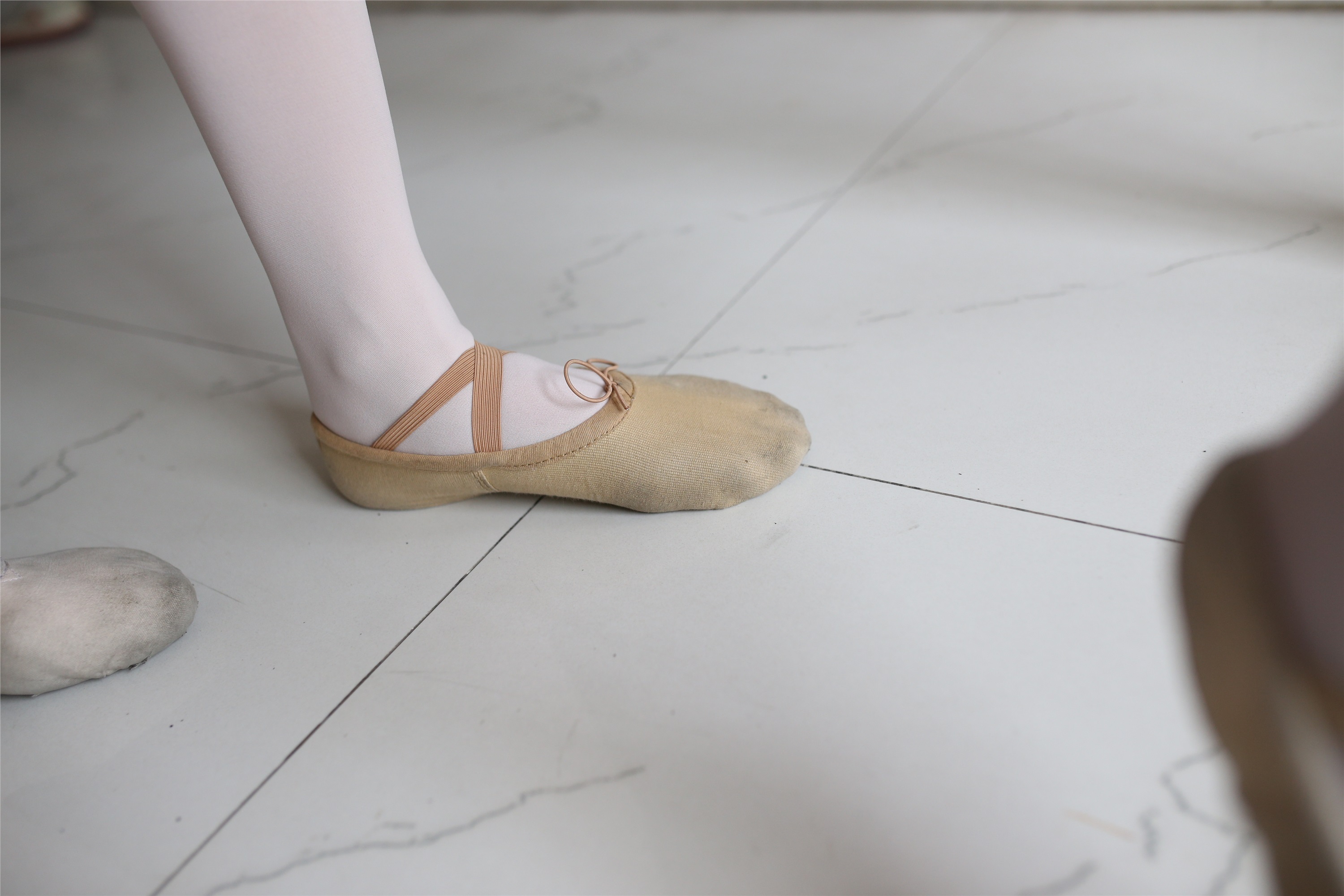 大西瓜美女图片 W016 舞蹈家6-红衣三姐妹220p2