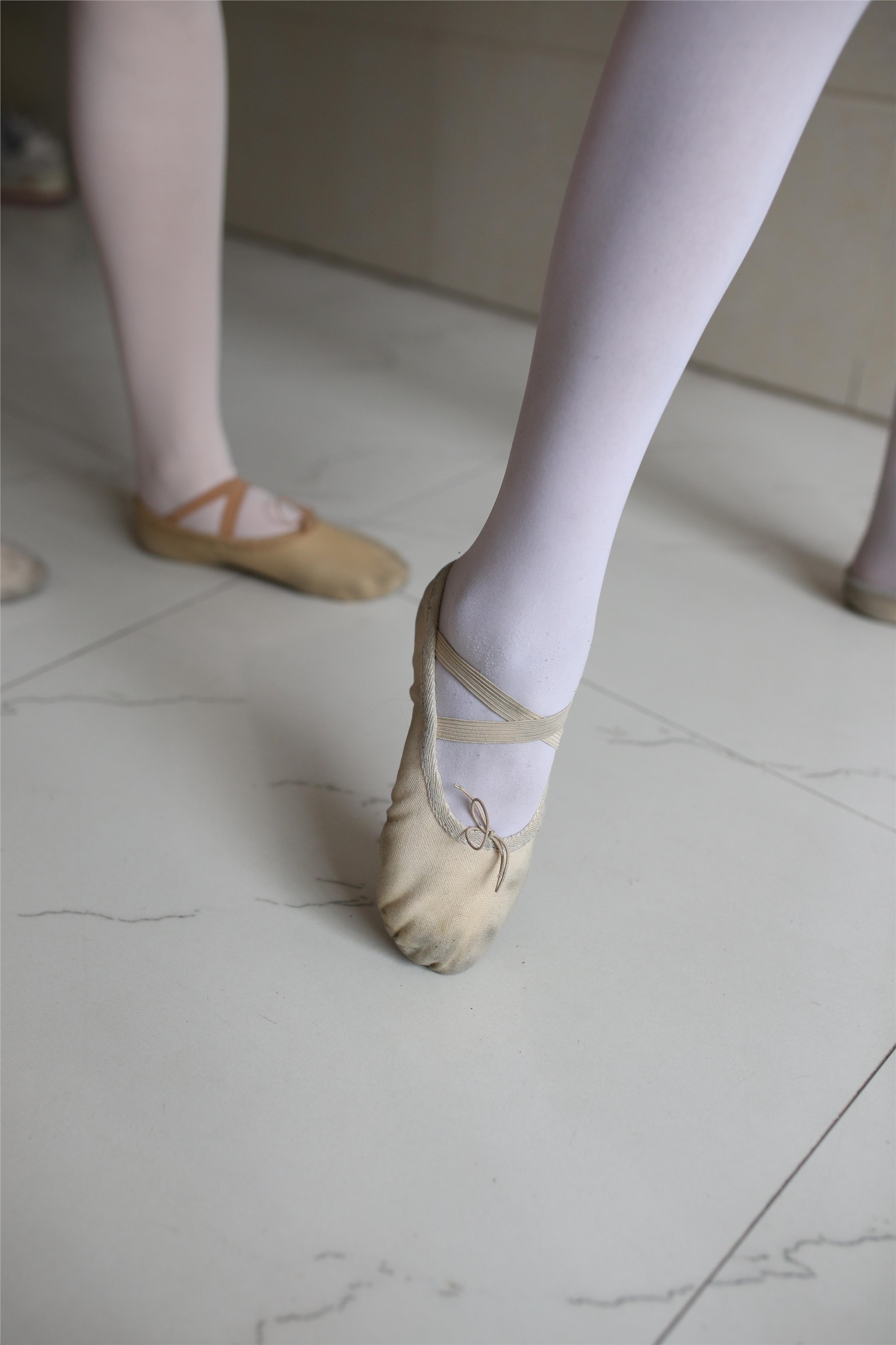 大西瓜美女图片 W016 舞蹈家6-红衣三姐妹220p2