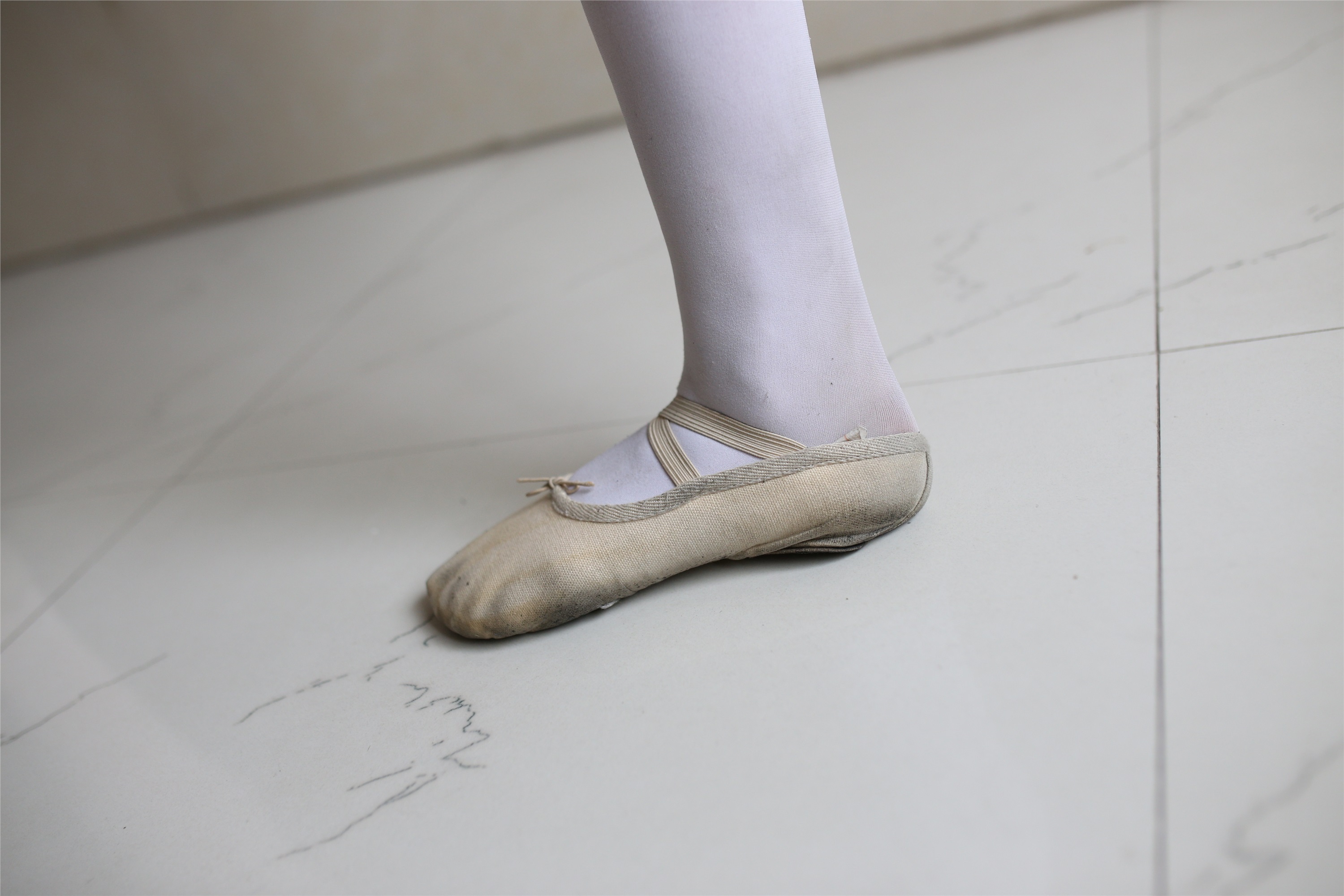 大西瓜美女图片 W016 舞蹈家6-红衣三姐妹220p2