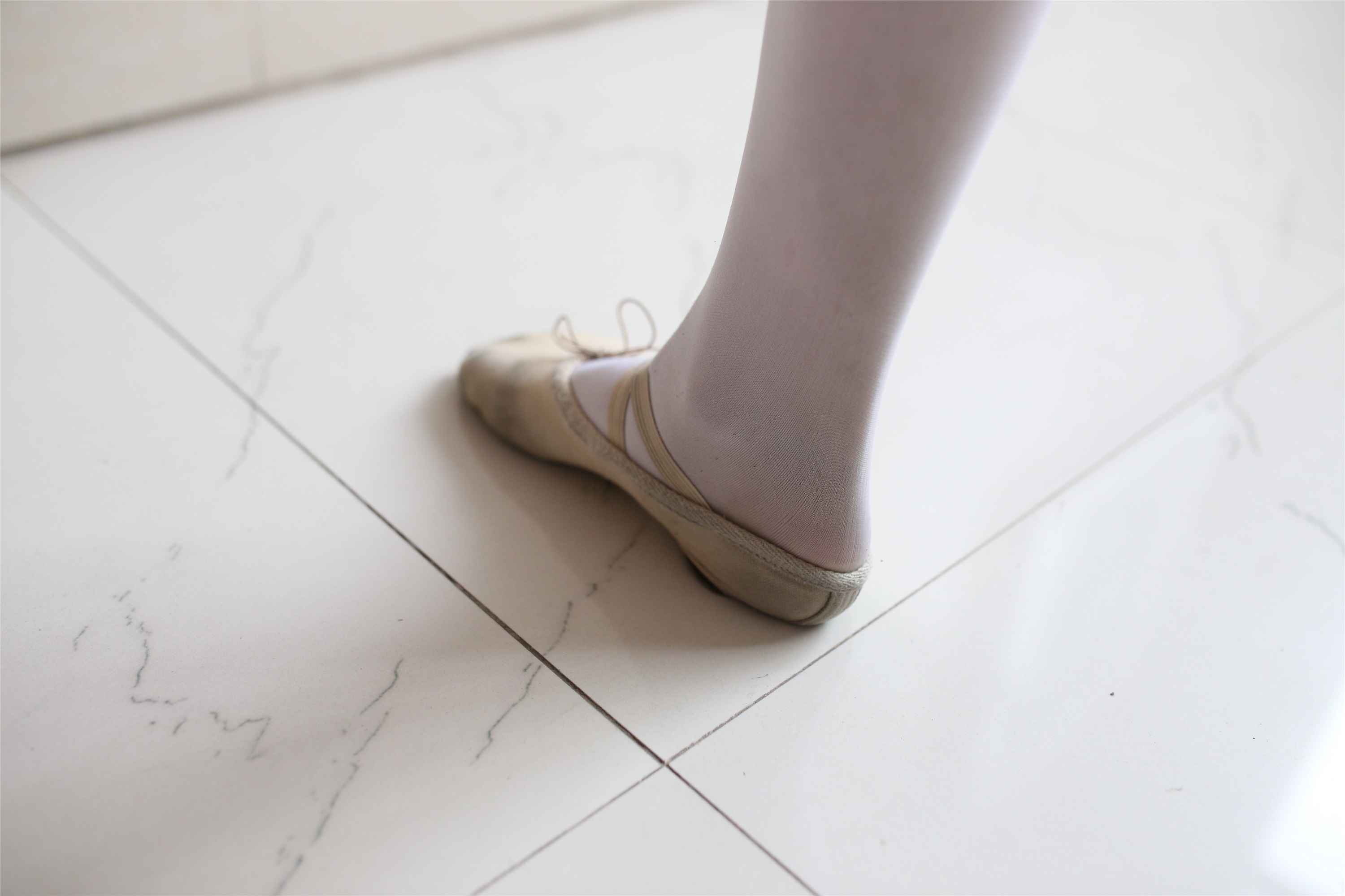 大西瓜美女图片 W016 舞蹈家6-红衣三姐妹220p2