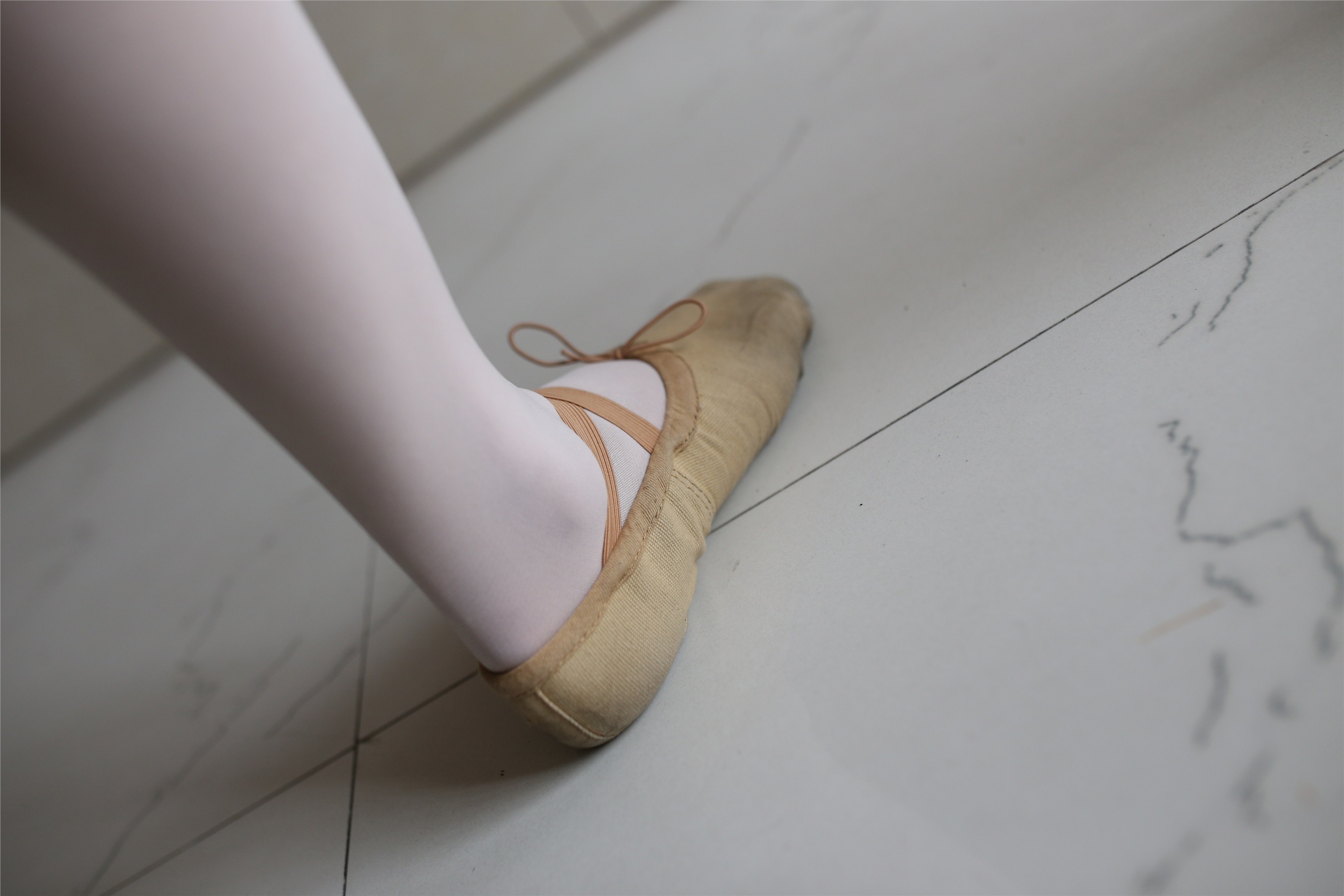 大西瓜美女图片 W016 舞蹈家6-红衣三姐妹220p2