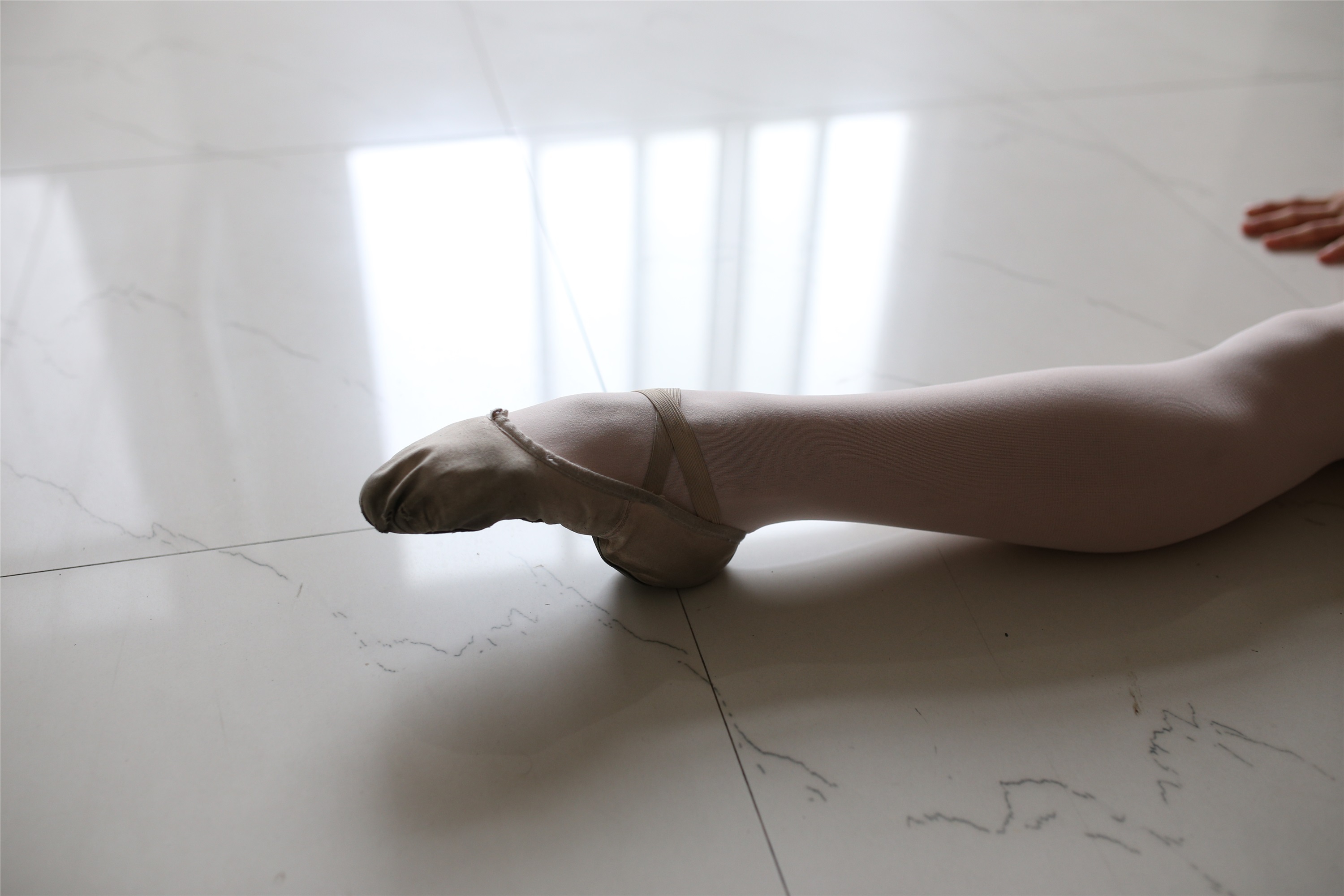 大西瓜美女图片 W016 舞蹈家6-红衣三姐妹220p2