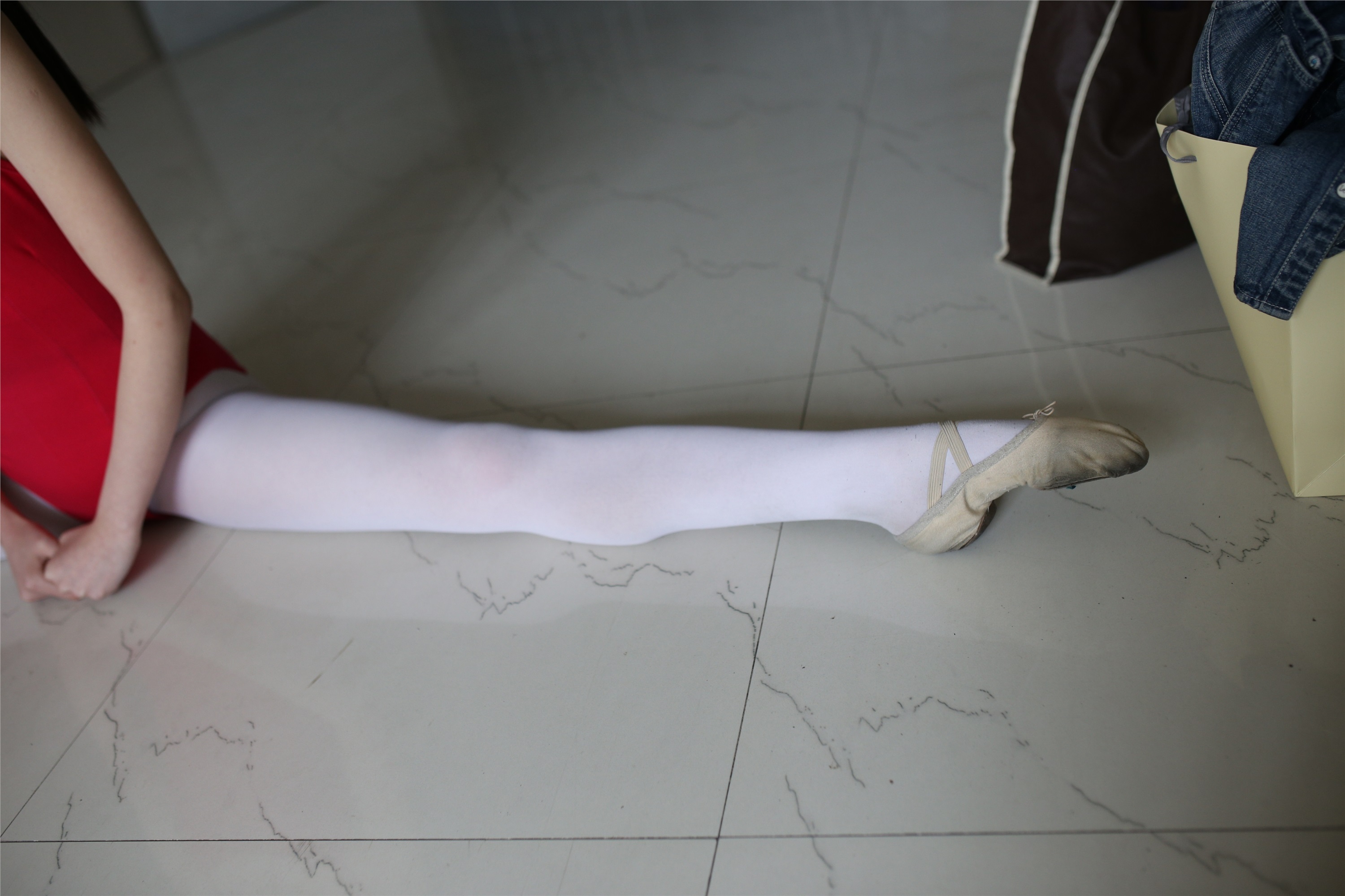 大西瓜美女图片 W016 舞蹈家6-红衣三姐妹220p2