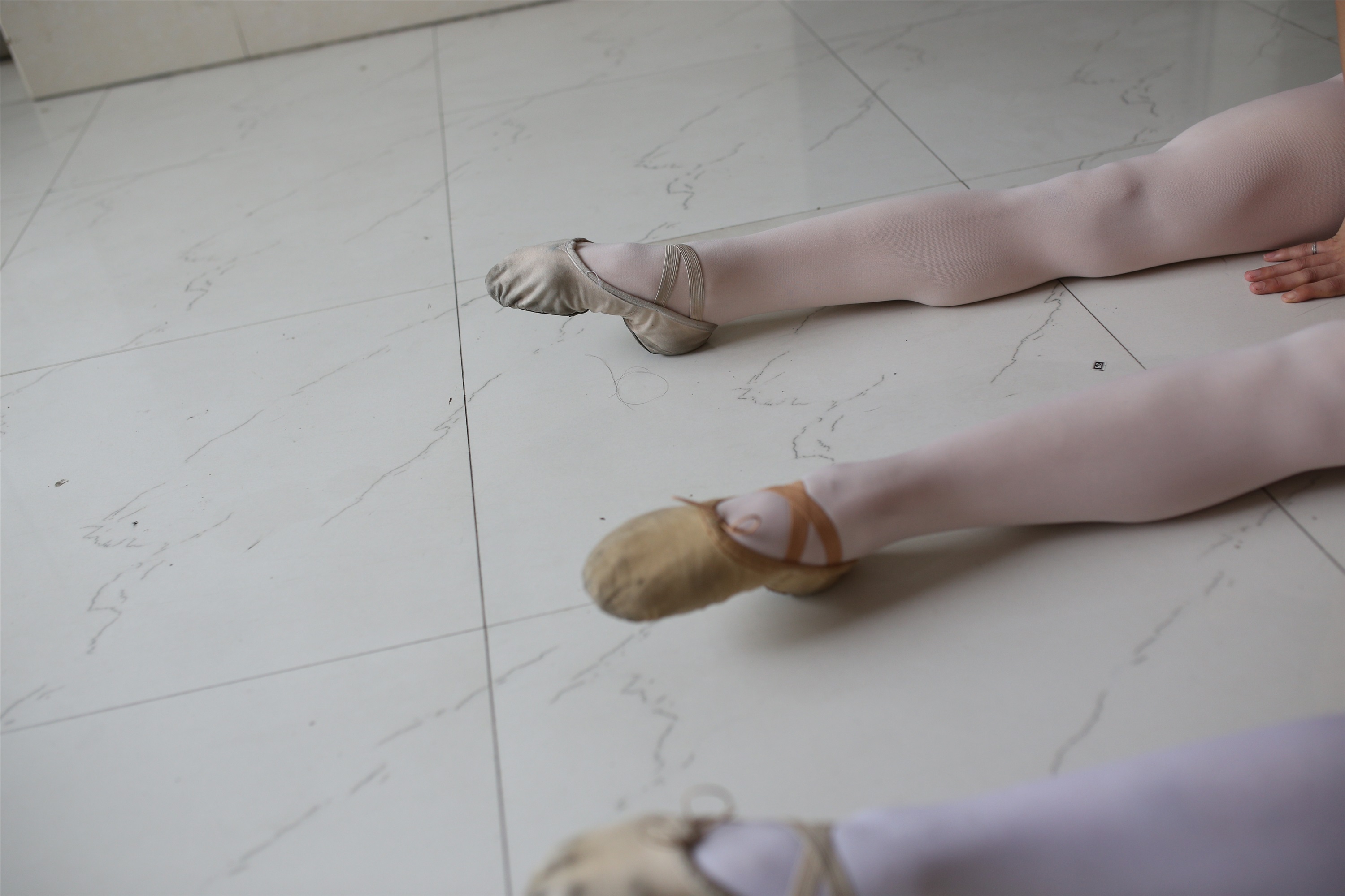 大西瓜美女图片 W016 舞蹈家6-红衣三姐妹220p2