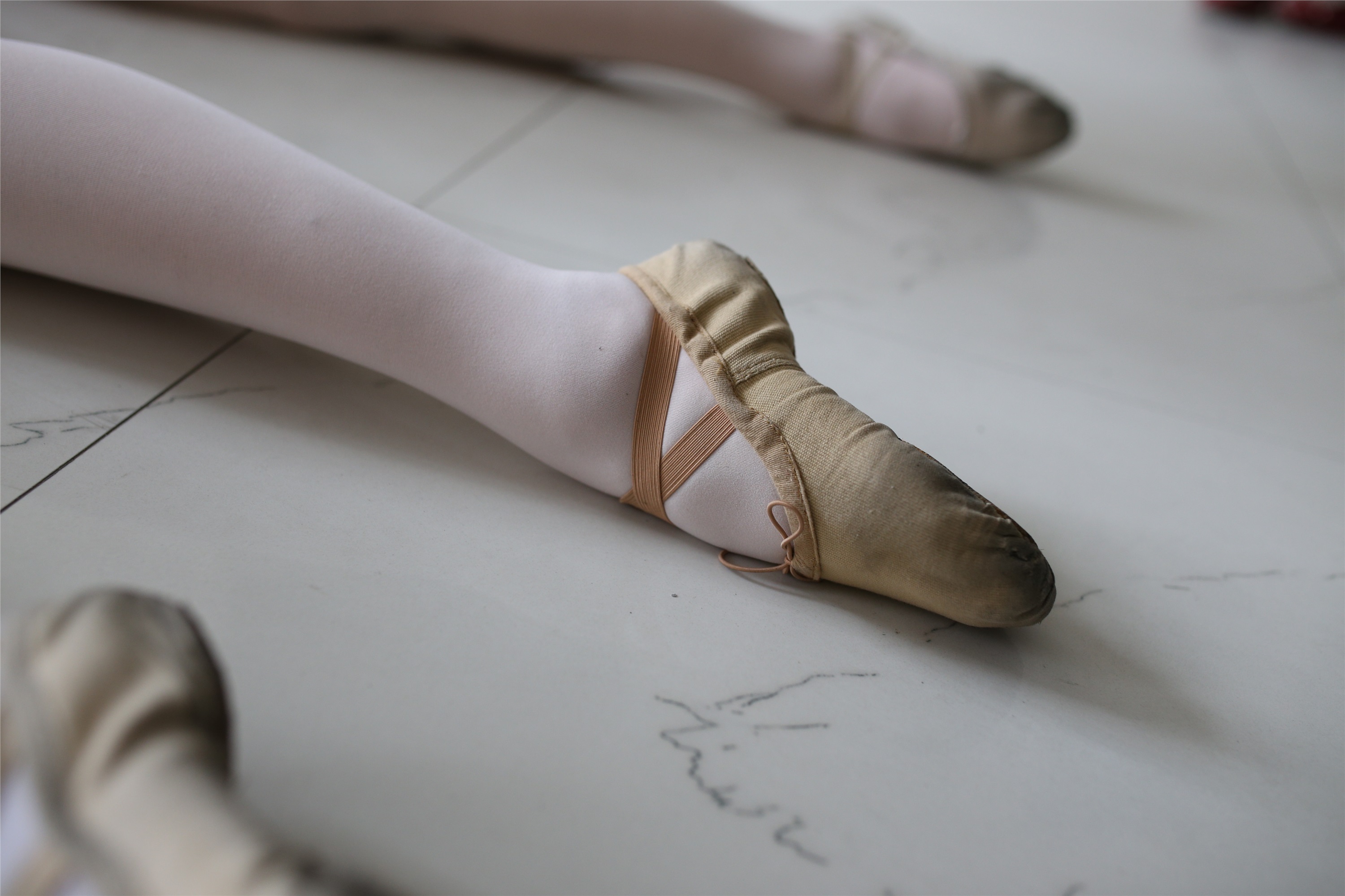 大西瓜美女图片 W016 舞蹈家6-红衣三姐妹220p2